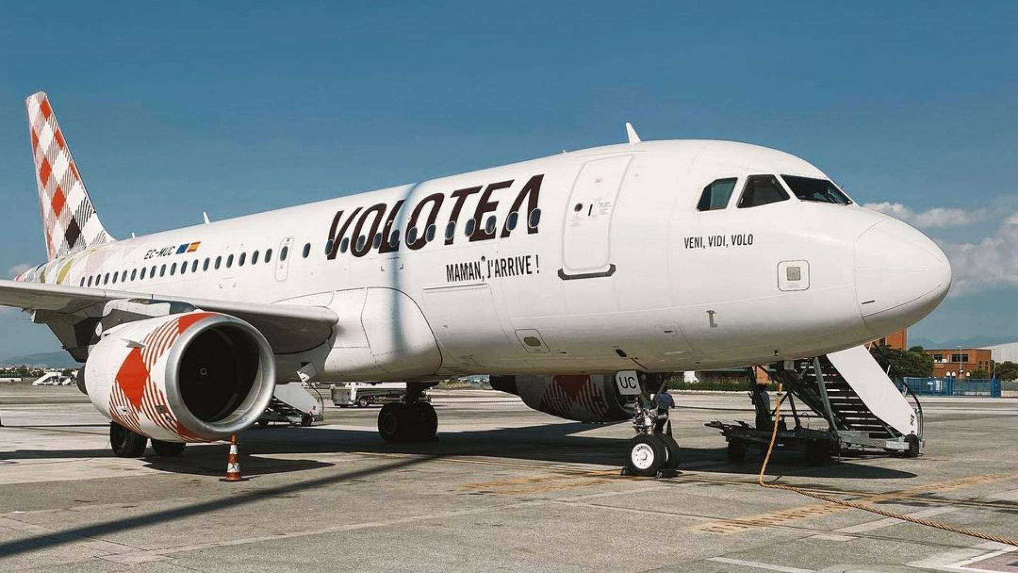 Avión de la compañía Volotea. / @alexisaddim