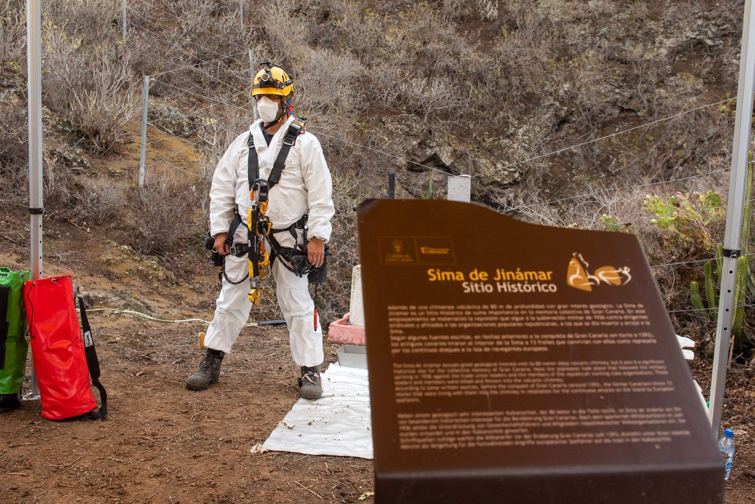 Imagen de 2020 del primer sondeo arqueológico de la Sima de Jinámar, en Gran Canaria, donde se arrojaron los cuerpos de fusilados en la Guerra Civil./ Archivo memoria