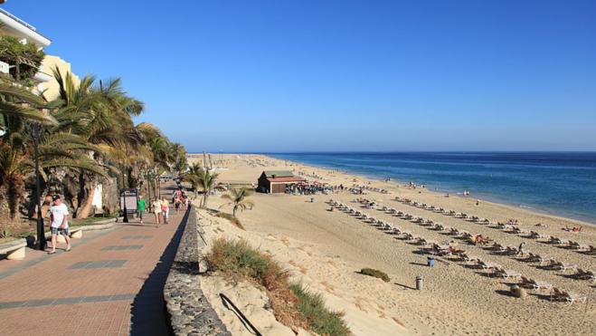 Una playa en la costa de Pájara en Fuerteventura. / Archivo