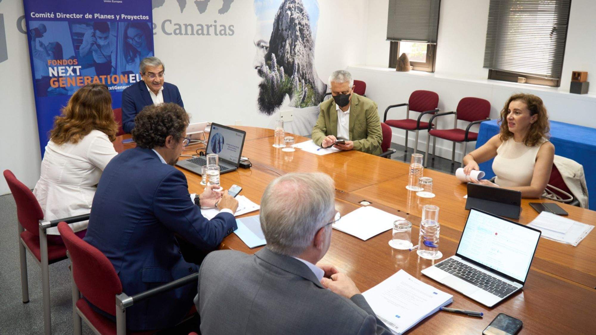 El vicepresidente regional y consejero de Hacienda, Román Rodríguez, encabeza una reunión del Comité Director de Planes y Proyectos de los fondos Next Generation EU. / Archivo - @hacienda_gobcan