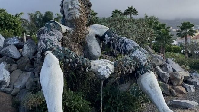 La statua della gigantessa a La Quinta. / oh