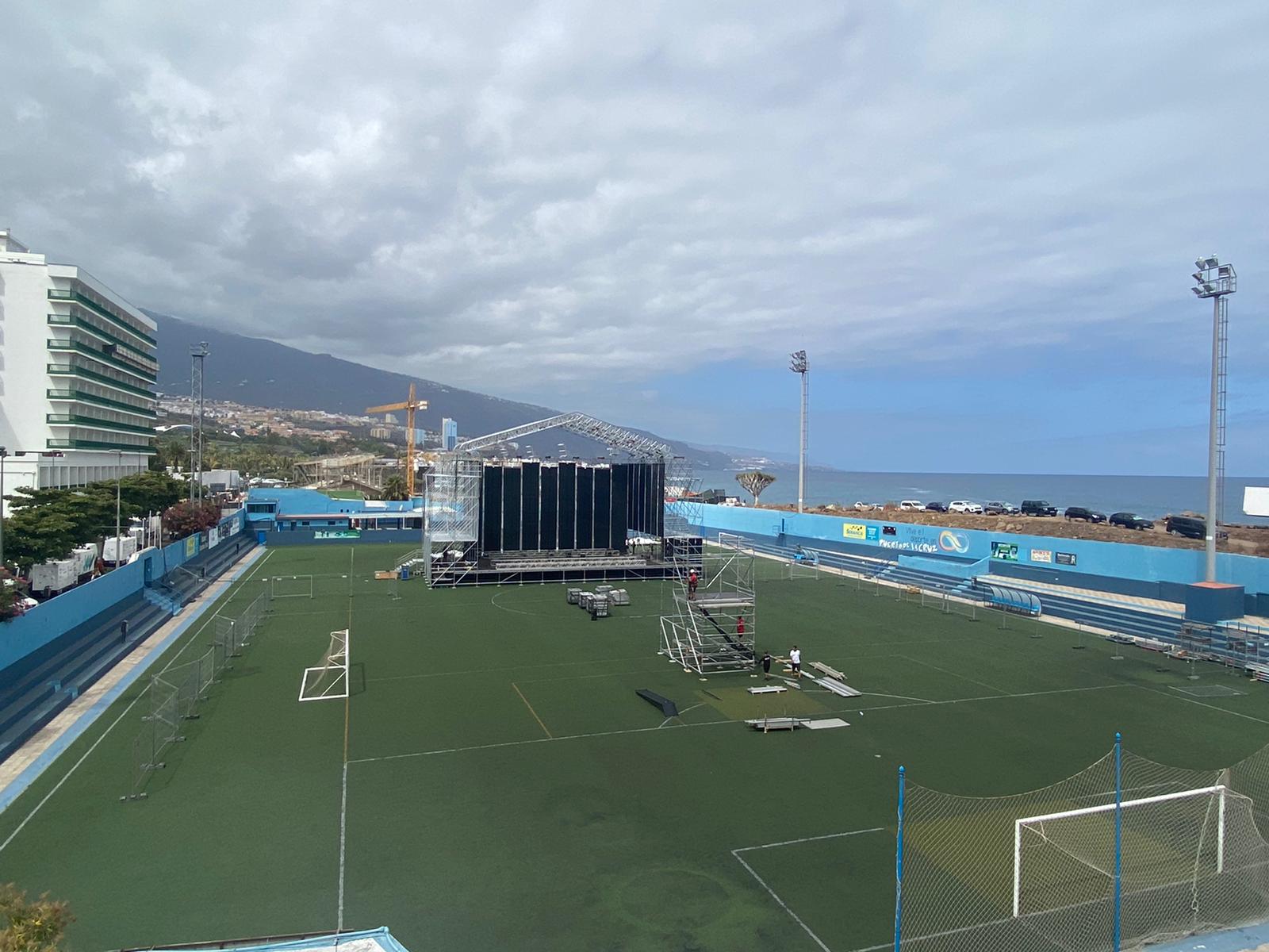 El campo de El Peñón se prepara para recibir a Pet Shop Boys./