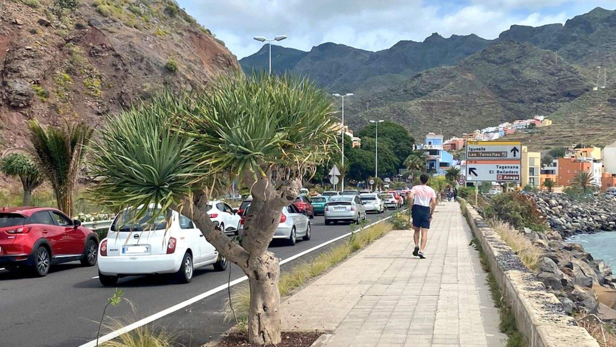 Carreteras de acceso a San Andrés y playa de Las teresitas. / @tino_guzman archivo