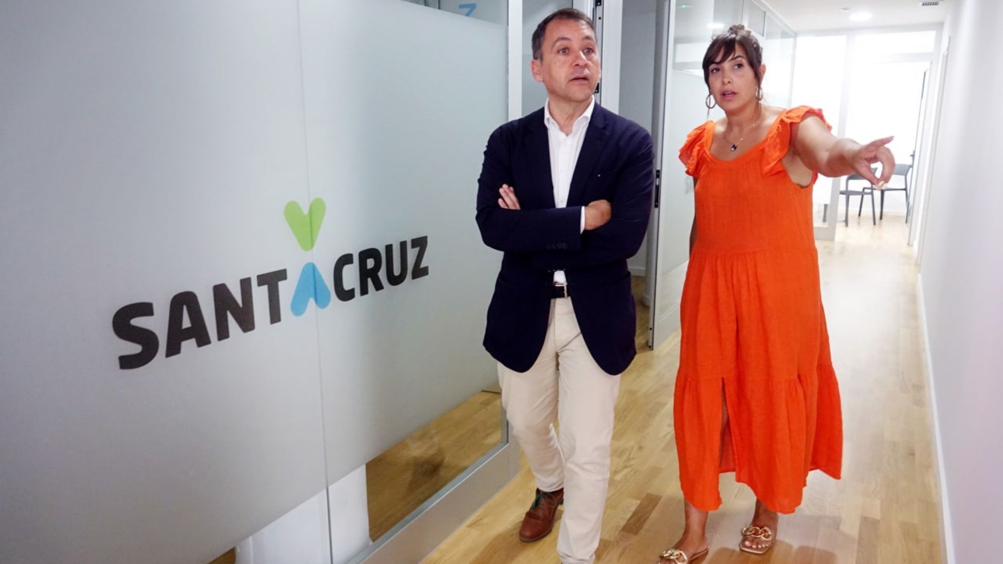 El alcalde de Santa Cruz de Tenerife, José Manuel Bermúdez, y la concejala de Atención Social, Rosario González. / Cedida