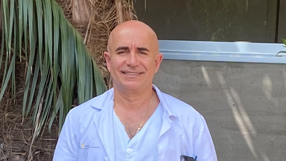 El doctor Alberto Domínguez estudia el uso de morfina para la insuficiencia cardiaca./