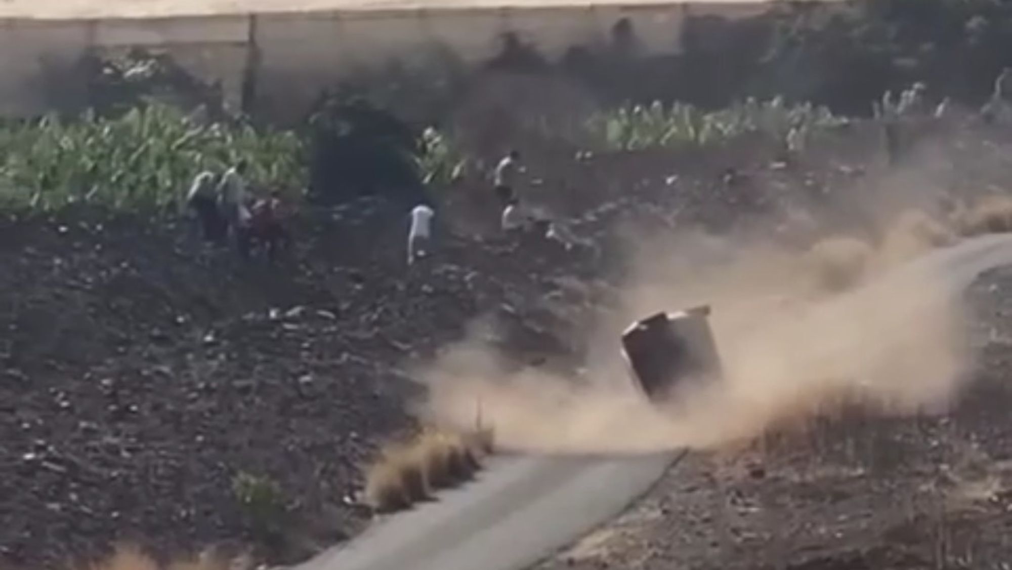 Momento del accidente en el Rally Comarca Norte en Gran Canaria que ha causado la tragedia. / Imagen de la red Momento del accidente en el Rally Comarca Norte en Gran Canaria que ha causado la tragedia. / Imagen de la red