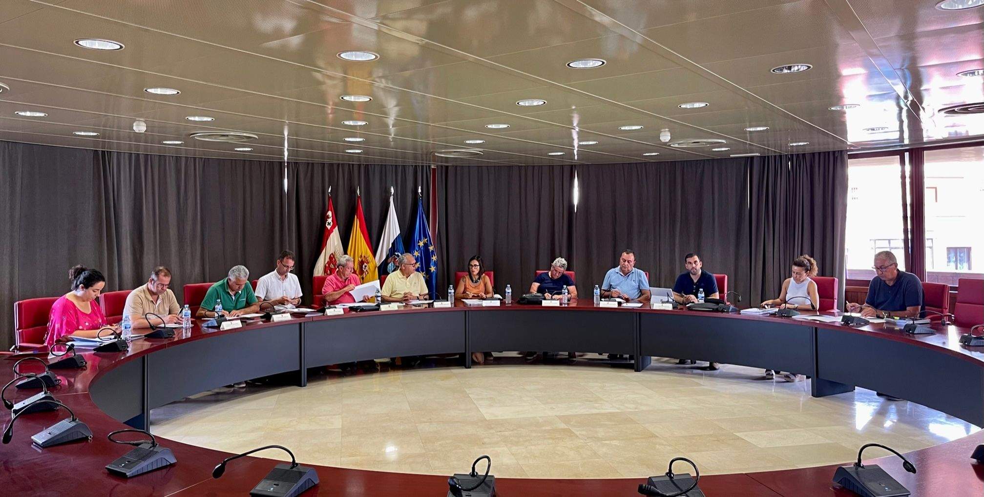 Cabildo y ayuntamientos coordinan medidas para afrontar la emergencia hídrica./