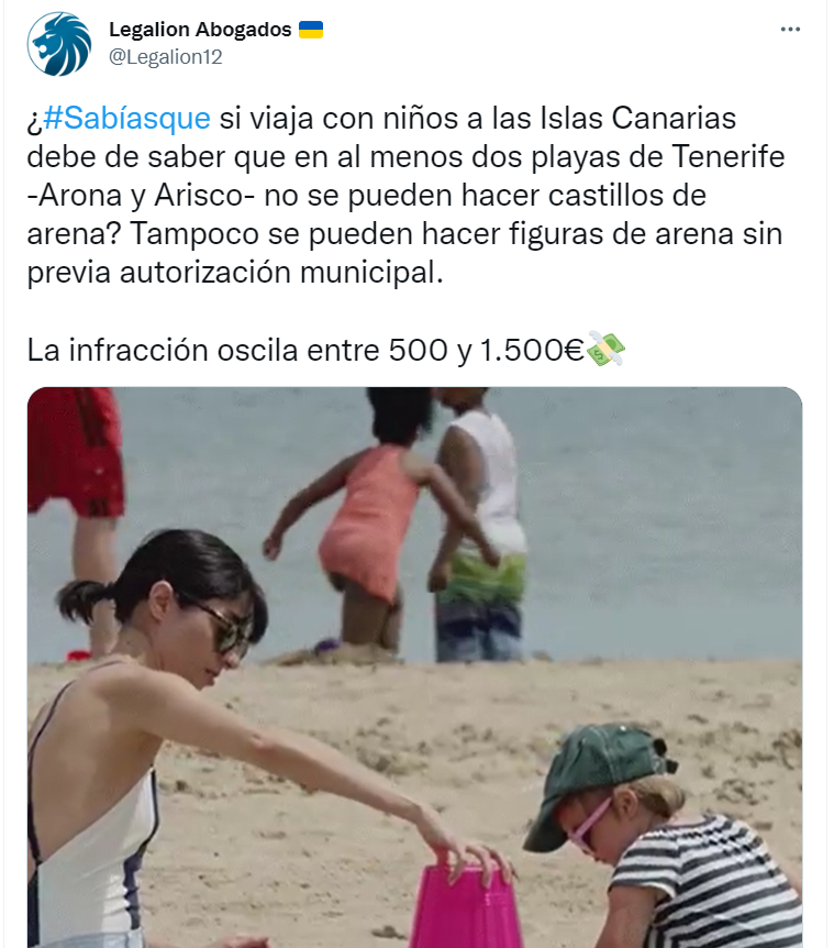 Tuits de ususarios asegurando que se ha prohibido hacer castillos de arena en Tenerife./ Redes