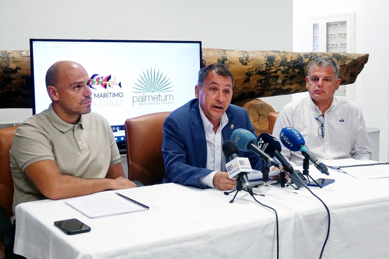 El alcalde de Santa Cruz, José Manuel Bermúdez, el consejero delegado de la Sociedad de Desarrollo, Alfonso Cabello, y el gerente de Palmetum y Parque Marítimo, Daniel Cañibano./ El alcalde de Santa Cruz, José Manuel Bermúdez, el consejero delegado de la Sociedad de Desarrollo, Alfonso Cabello, y el gerente de Palmetum y Parque Marítimo, Daniel Cañibano./