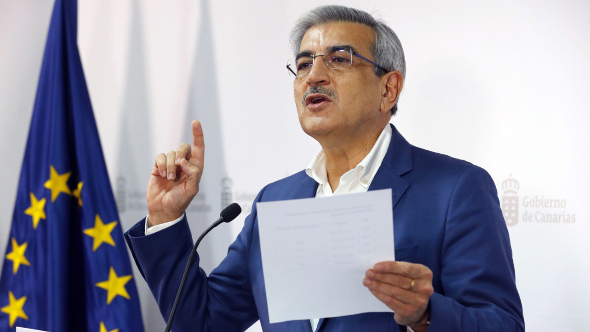 El vicepresidente del Gobierno y consejero de Hacienda, Presupuestos y Asuntos Europeos, Román Rodríguez. / EFE