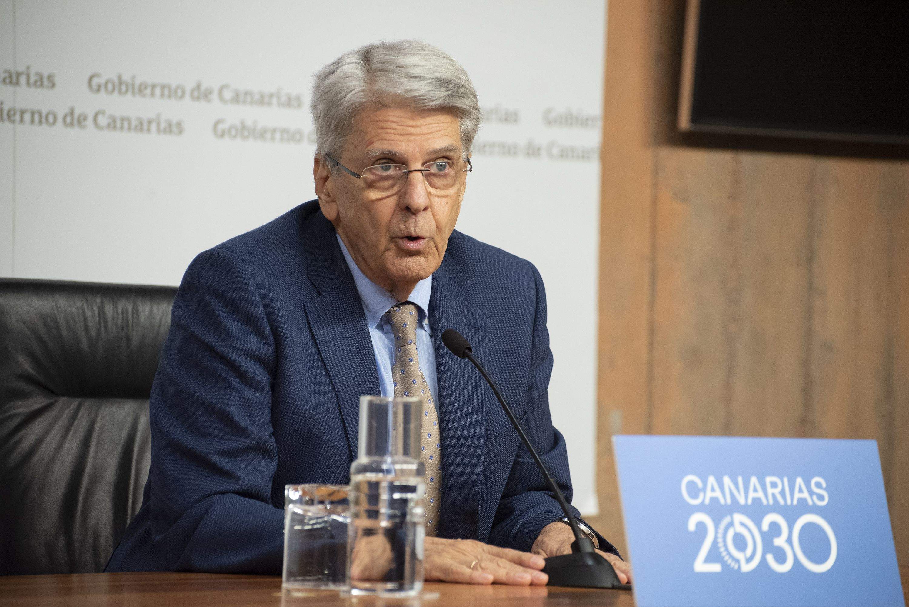 Julio Pérez, portavoz del Gobierno de Canarias, en rueda de prensa./ ACFIPRESS/Estefanía Briganty