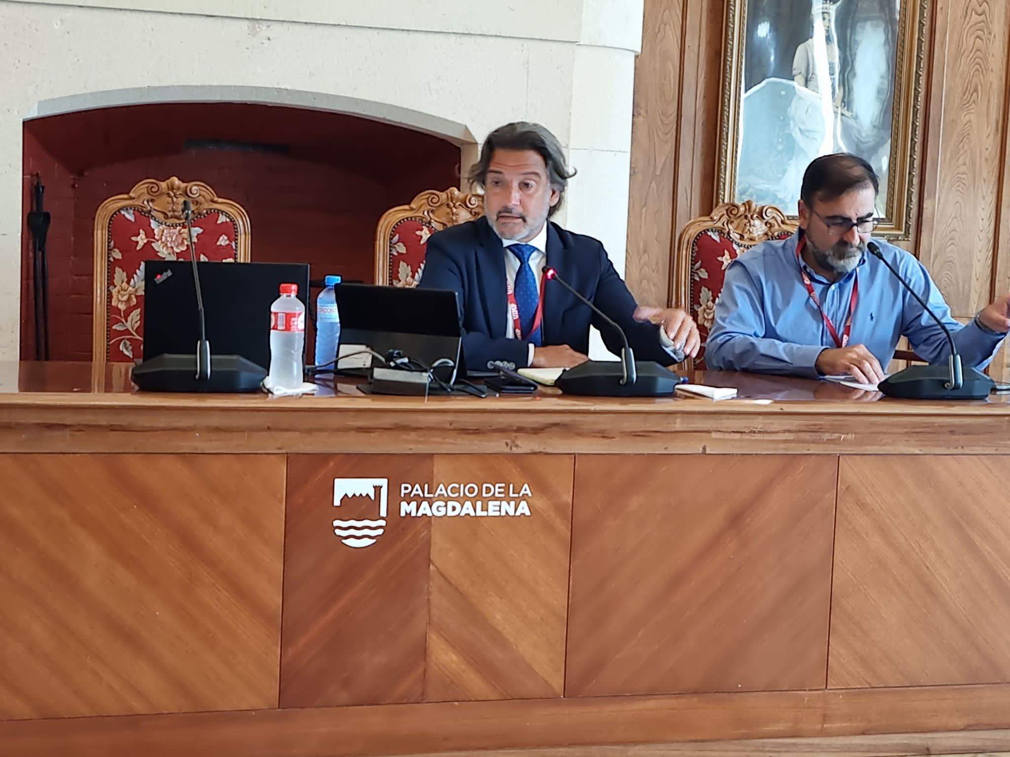Gustavo Matos en la Universidad Internacional Menéndez Pelayo celebrando el 40 aniversario del Estatuto cántabro./ Cedida