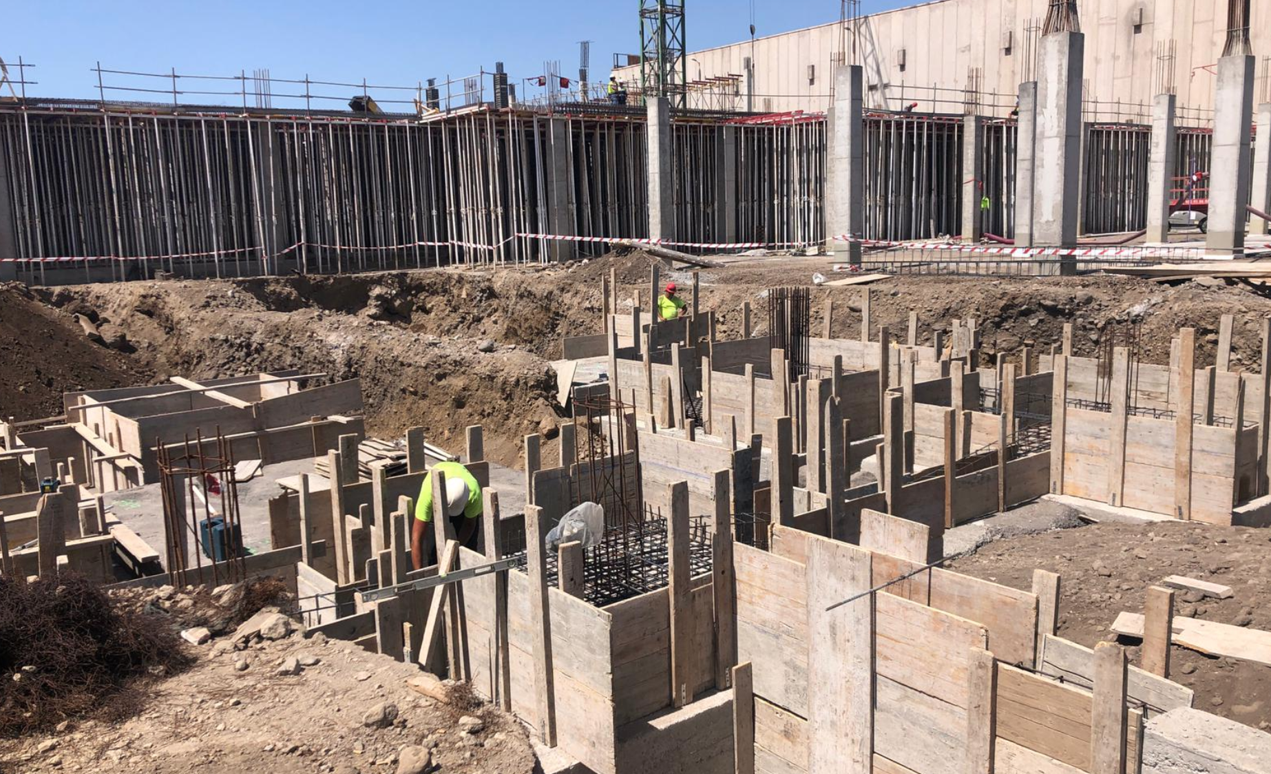 Obras para ampliar el centro logístico de Hiperdino en Güímar./