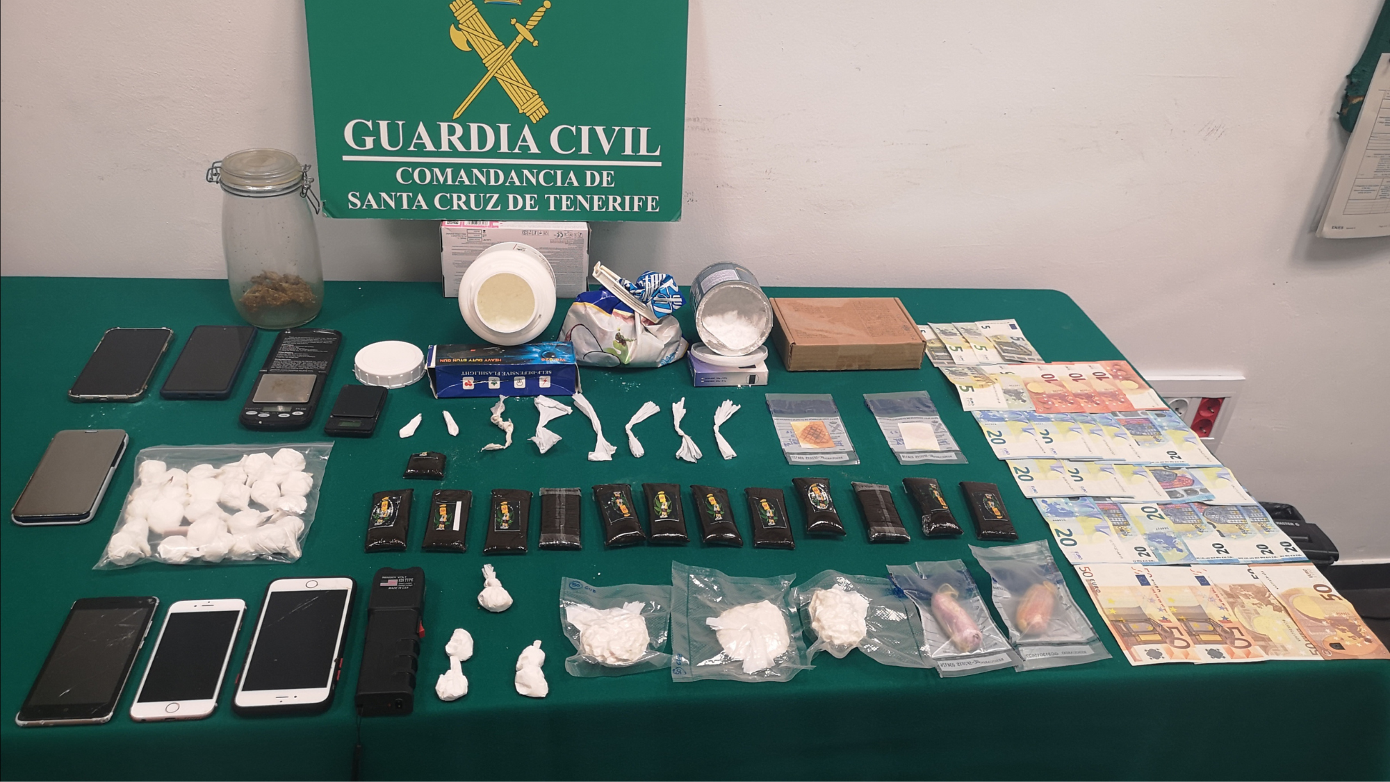 Droga incautada en la detención de cuatro miembros del clan Los Rositos. / Cedida 