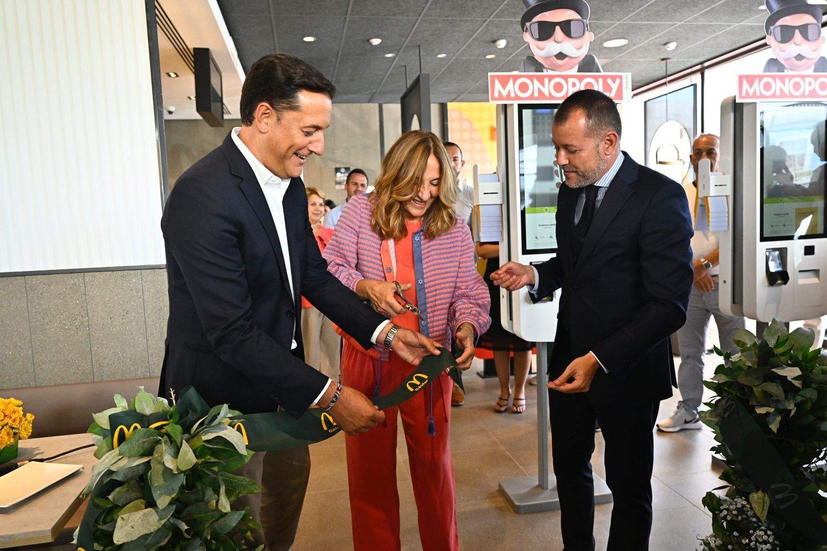 Inauguración del Restaurante McDonald’s de Galdar con la presencia del alcalde Teodoro C. Sosa y María Isabel Velasco, franquiciada del restaurante./