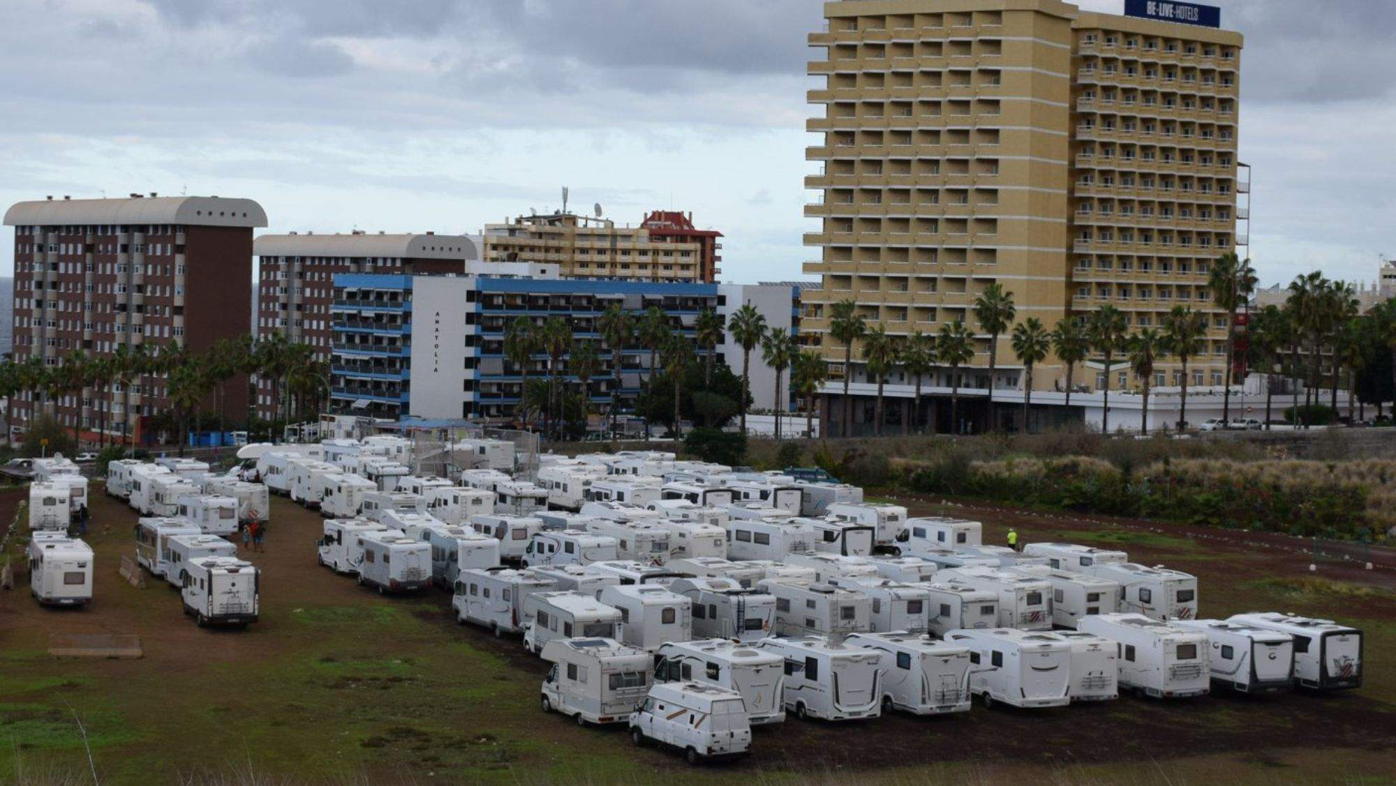 Autocaravanistas reunidos en el Puerto de la Cruz . / ACAT Tenerife