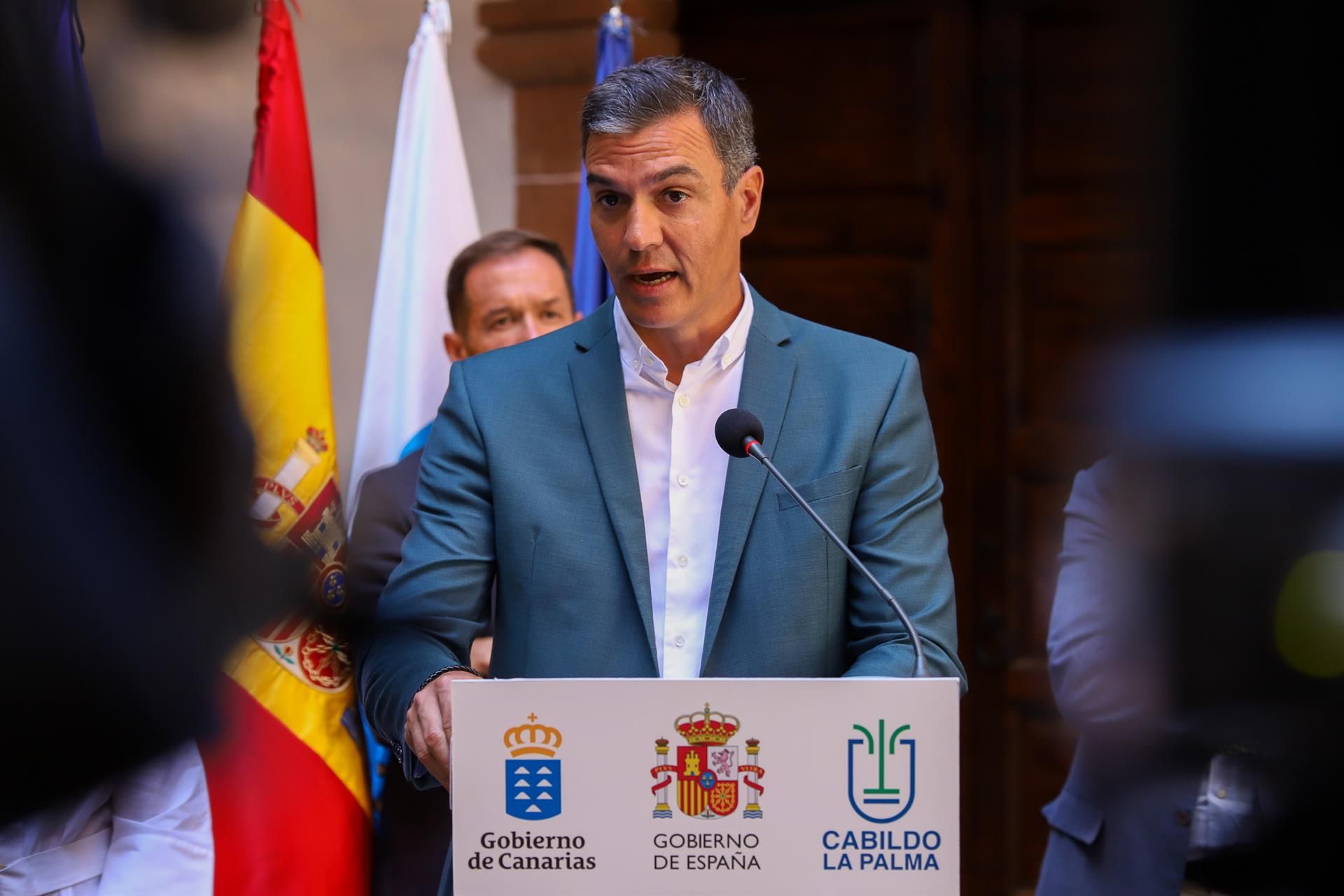 El presidente del Gobierno, Pedro Sánchez, en rueda de prensa desde La Palma./