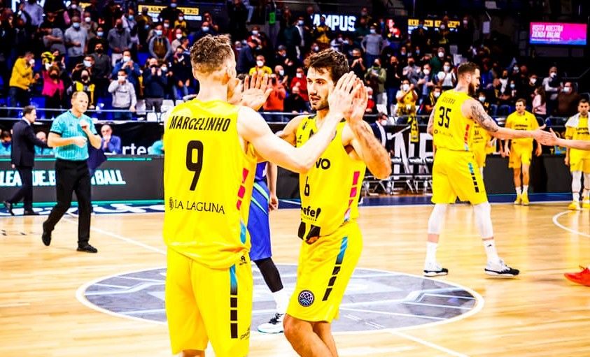 Marcelinho Huertas conserva el número 9 y Bruno Fitipaldo continuará luciendo el dorsal número 6./ CB Canarias.