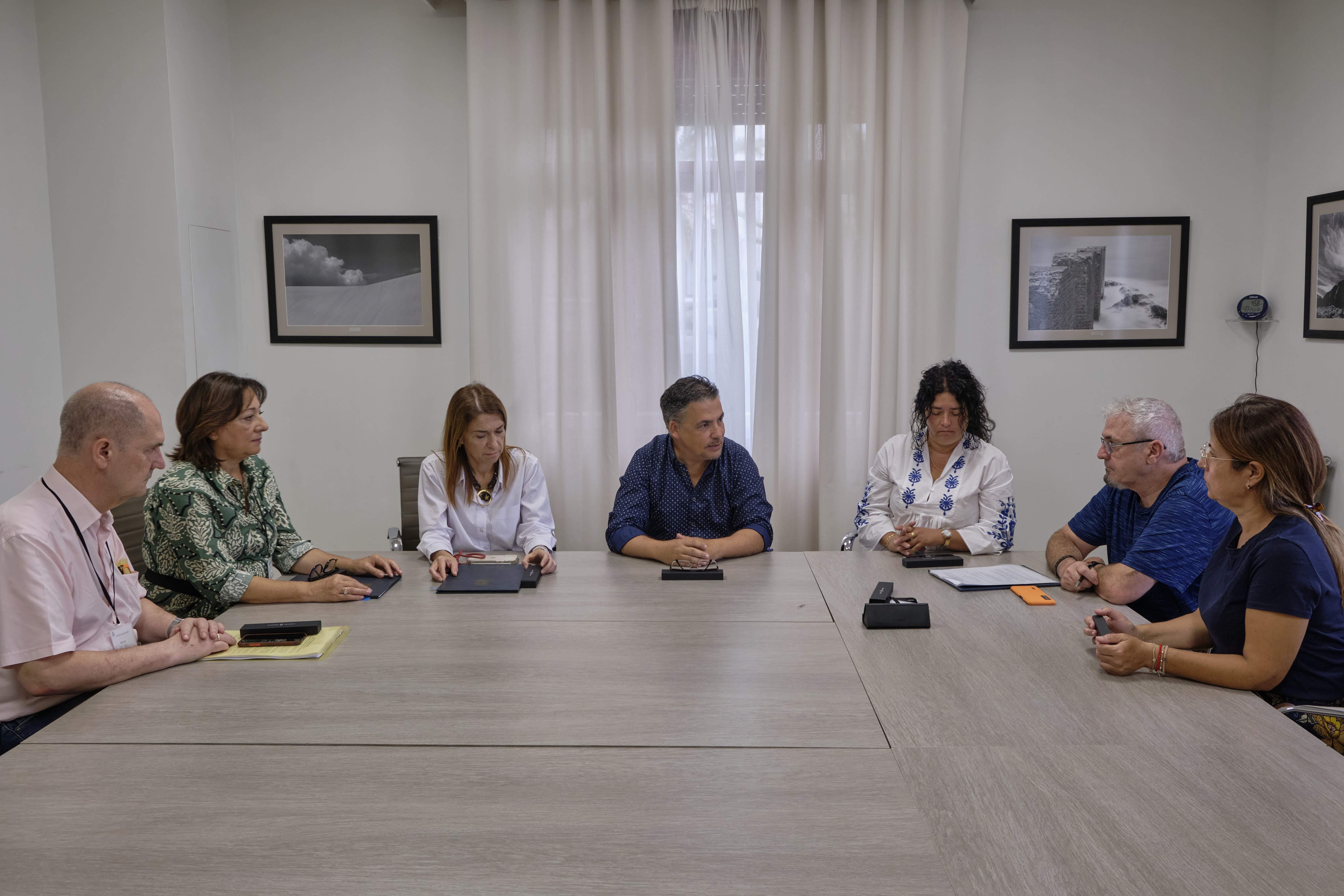 Javier Parrilla firma el nuevo convenio colectivo de Cultesa./
