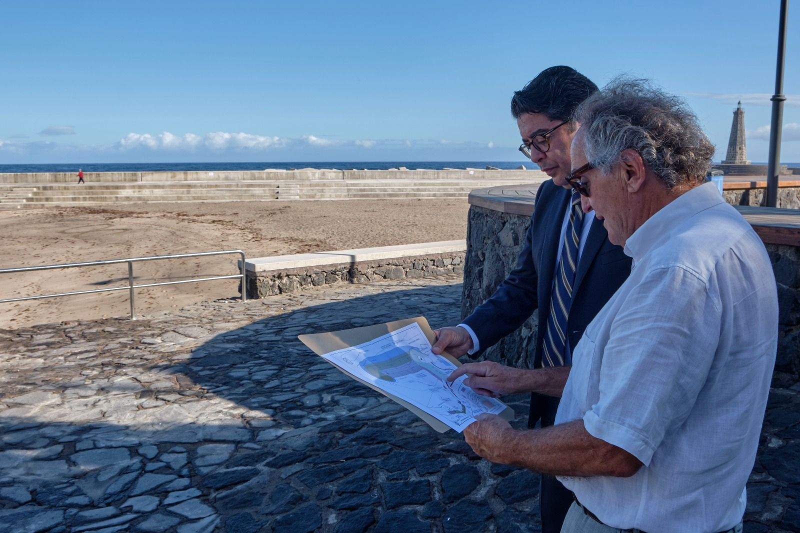 Imagen de Pedro Martín sobre los proyectos de mejora en la costa. / Cabildo de Tenerife 
