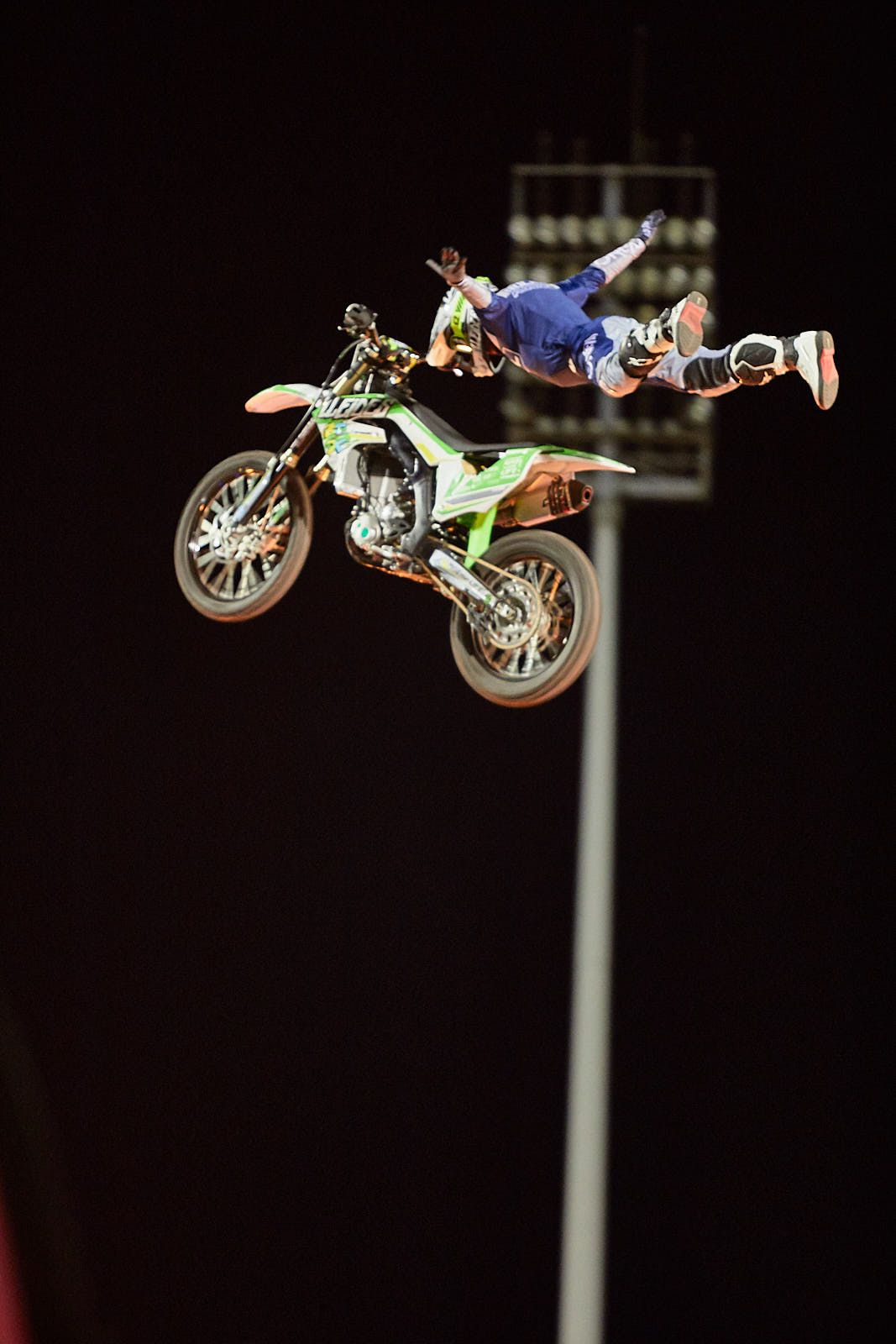 Pirueta realizada por un piloto en el Freestyle Zombies Tenerife./