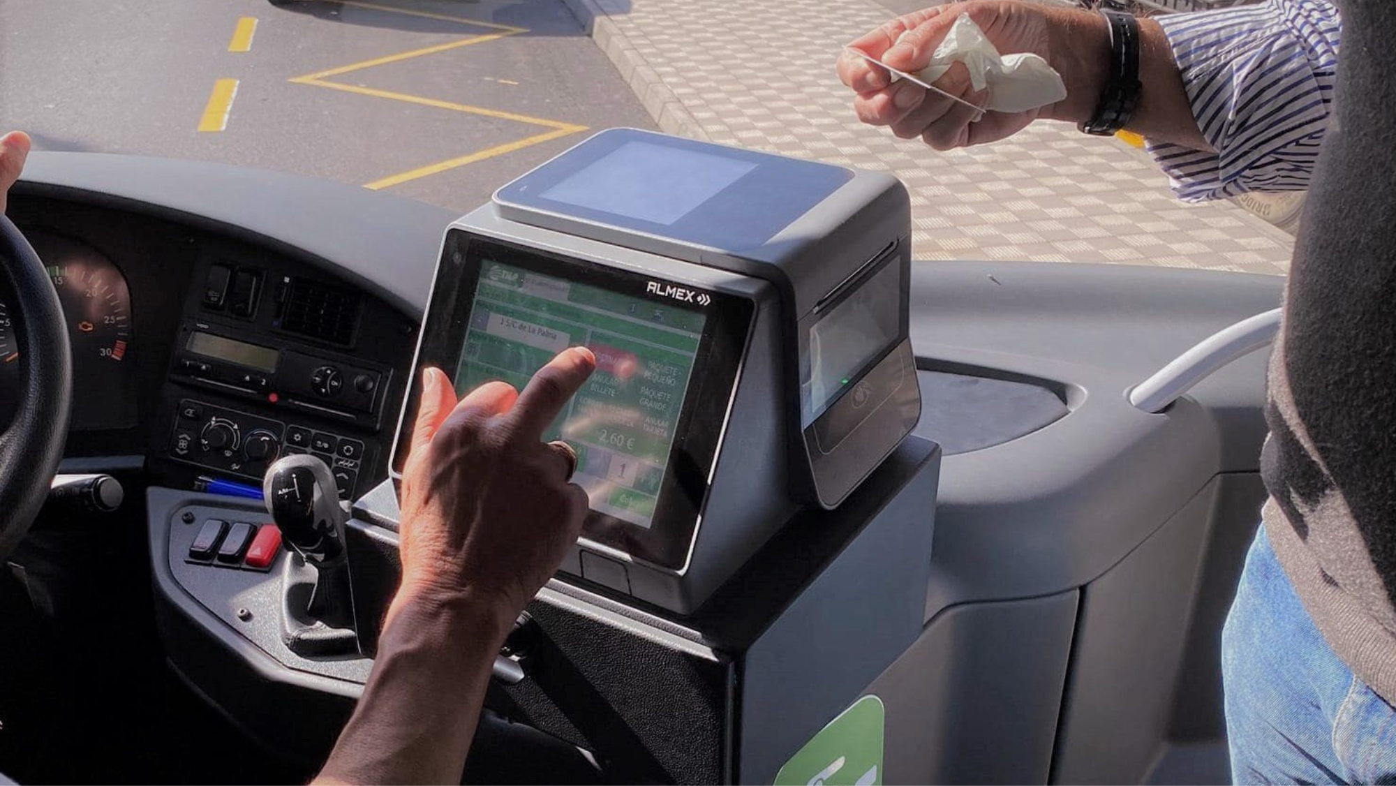 Máquina de pago de una guagua de Transportes Insulares La Palma / TILP Máquina de pago de una guagua de Transportes Insulares La Palma / TILP