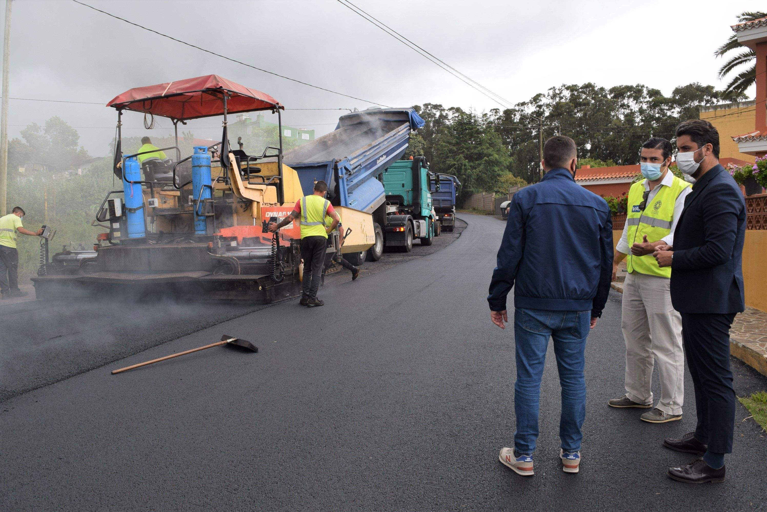 Luis Yeray Gutiérrez visita unas obras en La Laguna./ Archivo