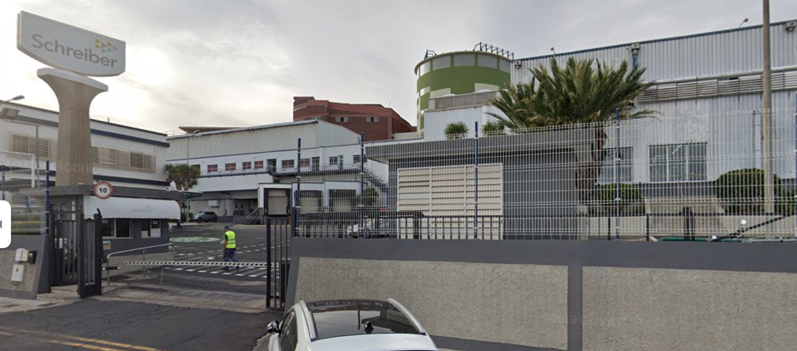 Fábrica de Danone-Iltesa en Santa Cruz de Tenerife, vendida en 2014 al grupo norteamericano Schreiber./ Google 