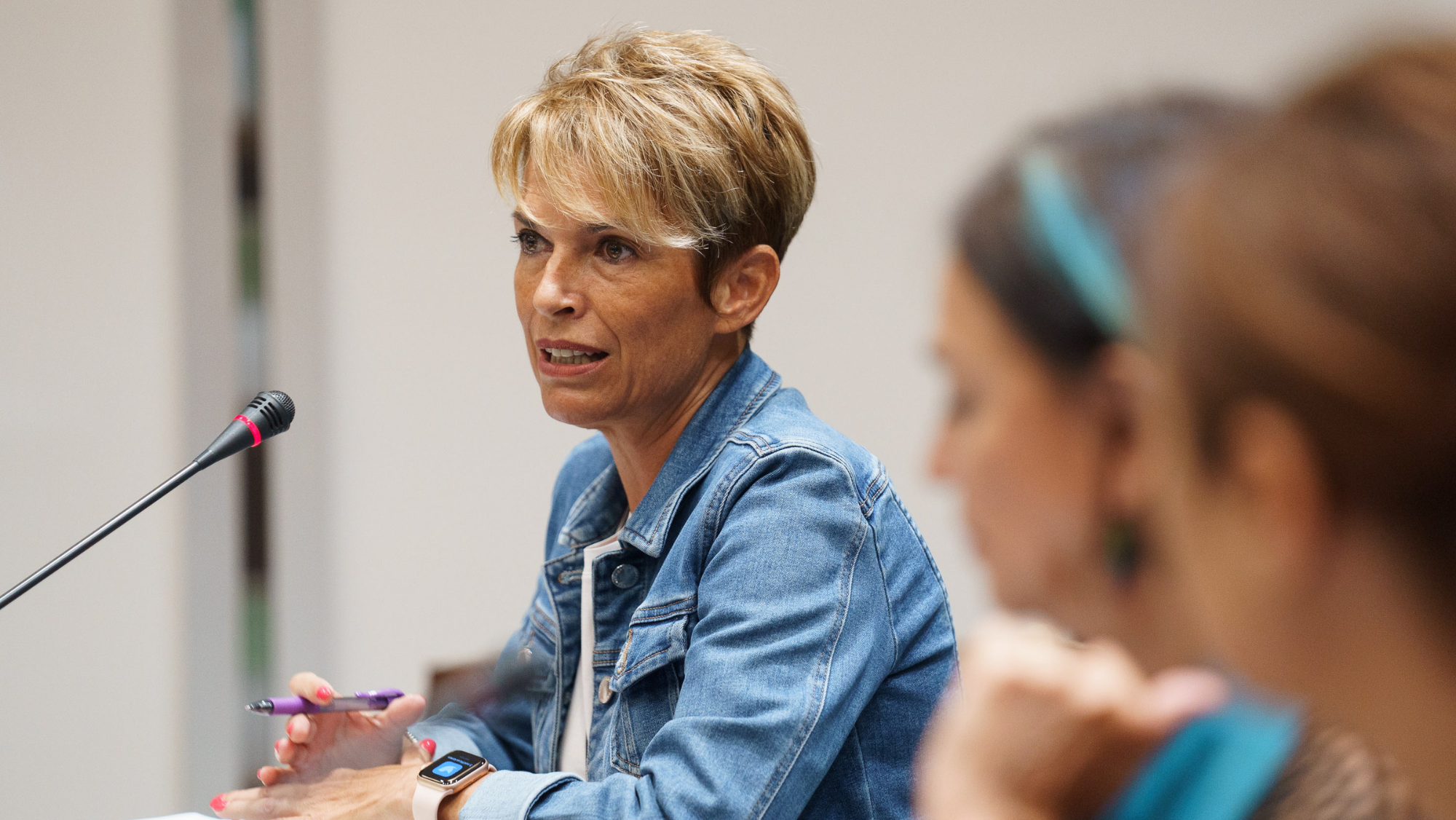 La consejera de Economía, Conocimiento y Empleo del Gobierno de Canarias, Elena Máñez. / EFE