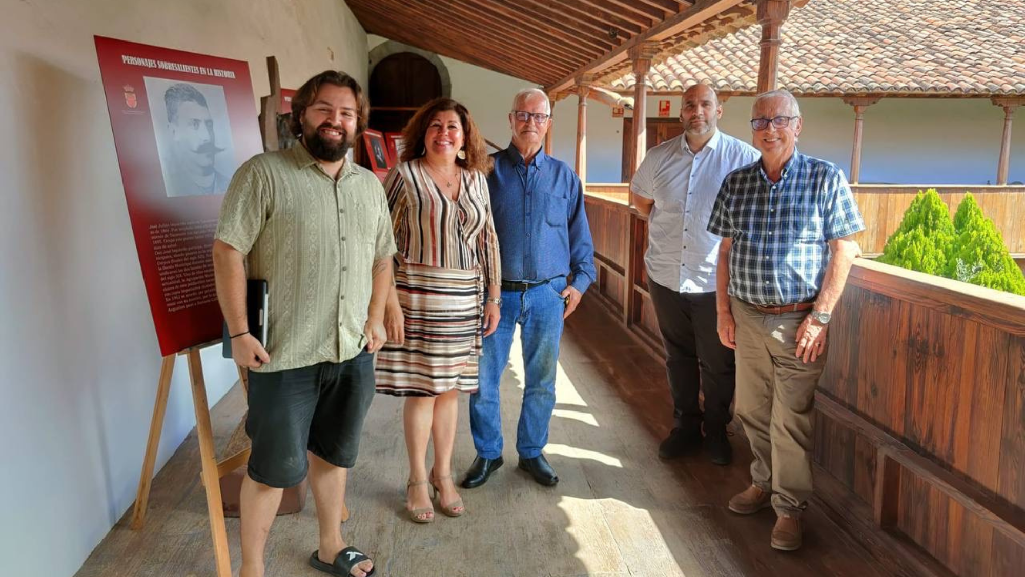 Reunión entre la concejal de Fiestas del Ayuntamiento de Tacoronte, Sandra Izquierdo, y los directivos de la Agrupación Musical Santa Cecilia. / Cedida