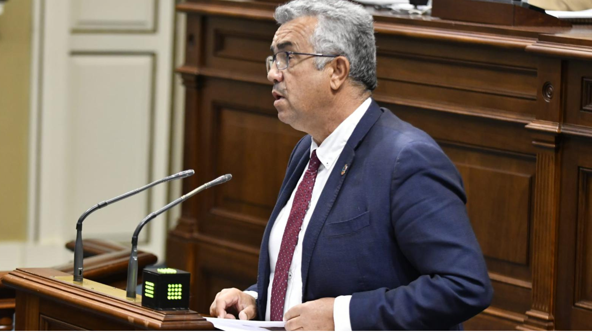 El diputado del PSOE, Pedro Sosa, interviniendo en el Parlamento de Canarias. /  Grupo Parlamentario Socialista Canario