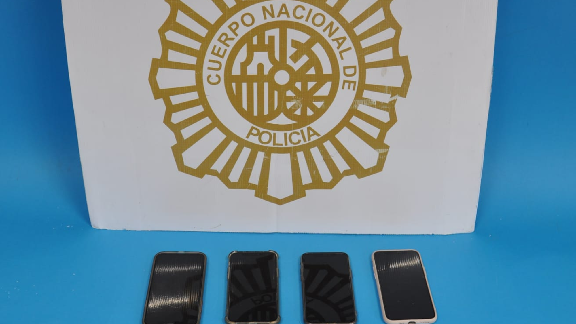 Algunos de los móviles recuperados. / Cedida