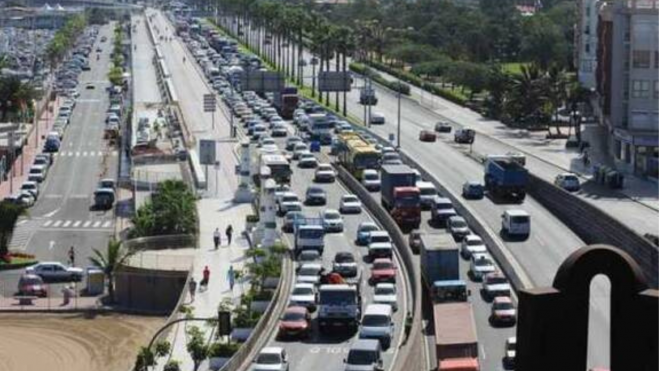 Tráfico en Las Palmas de Gran Canaria. /EFE