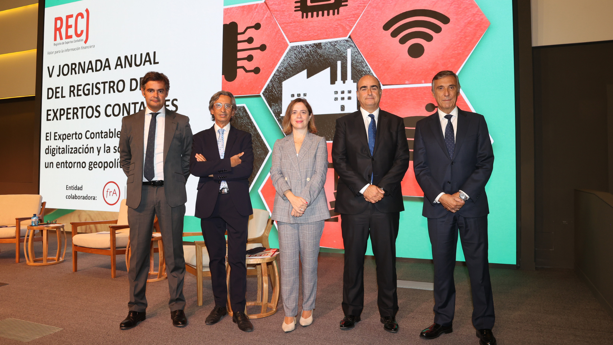 De izda a dcha Fernando Cuñado, Juan Carlos de Margarida, Amparo López Senovilla, Ferrán Rodríguez y Francisco Gracia en la Jornada Anual de expertos contables.  Cedida