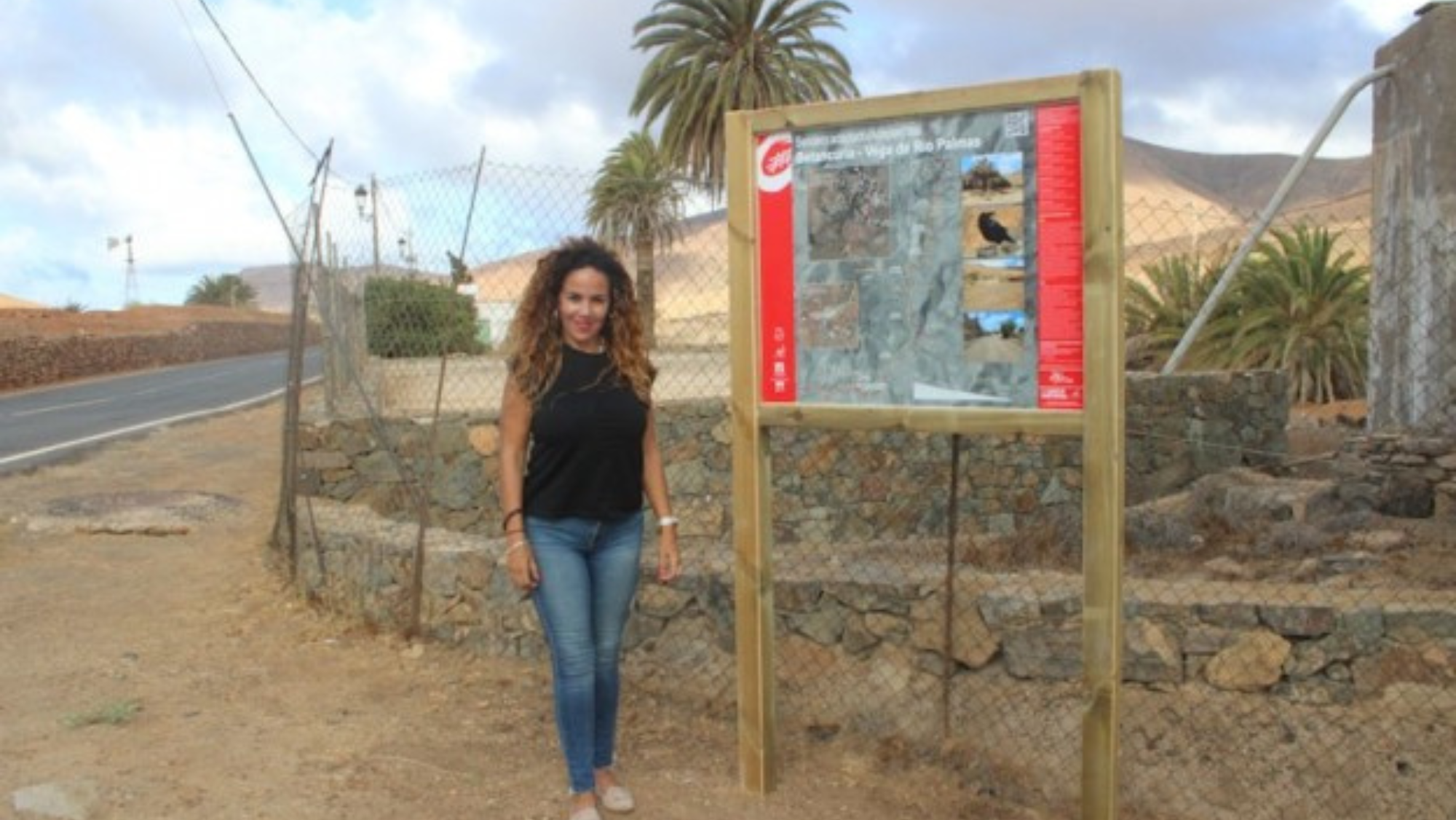 Una de las nuevas señales del sendero hasta Vega de Río Palmas. / Cabildo de Fuertventura