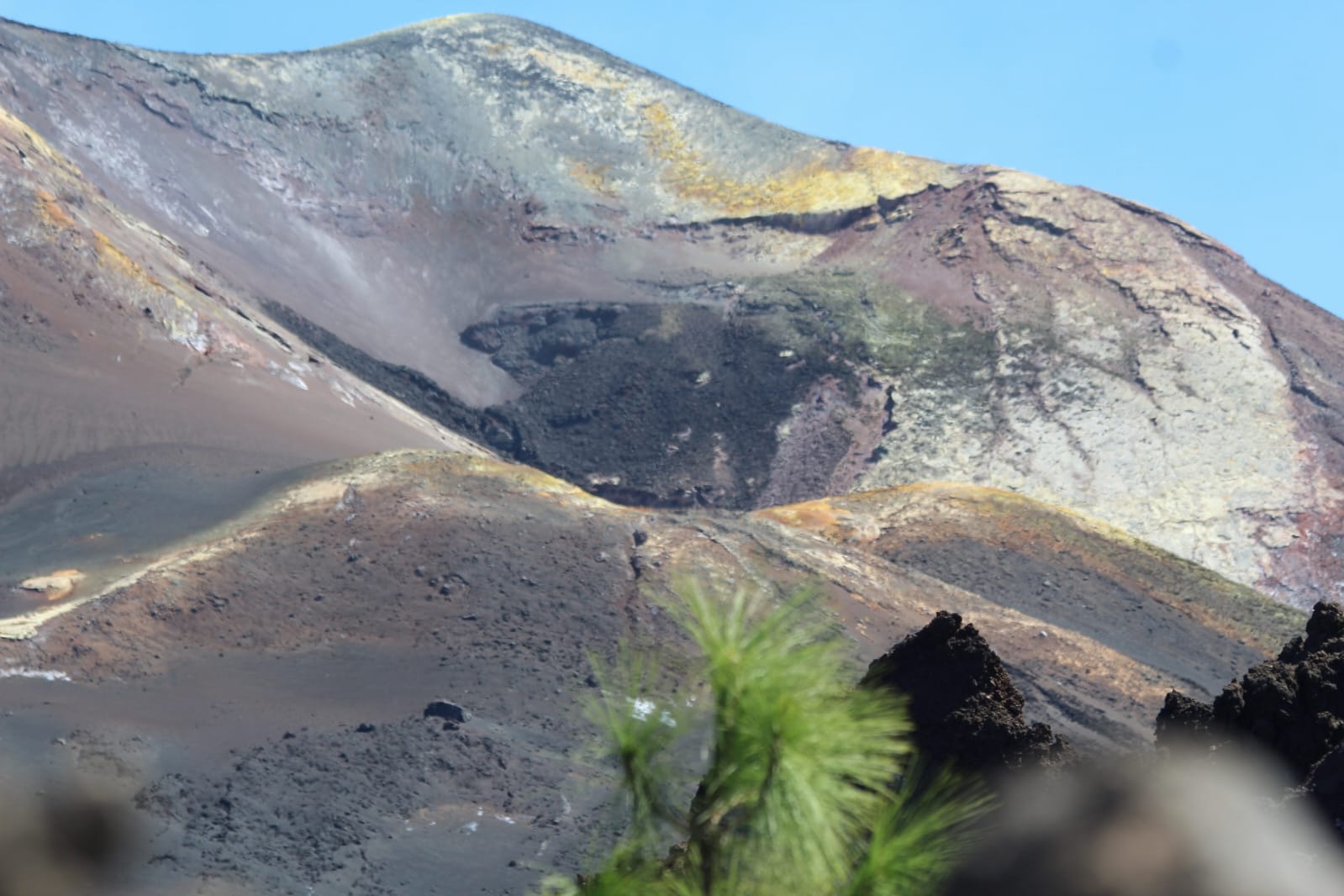 El vulcanismo y la erosión libran una batalla por modelar los paisajes en los archipiélagos volcánicos como Canarias. / ÁLVARO OLIVER (AH) El vulcanismo y la erosión libran una batalla por modelar los paisajes en los archipiélagos volcánicos como Canarias. / ÁLVARO OLIVER (AH)