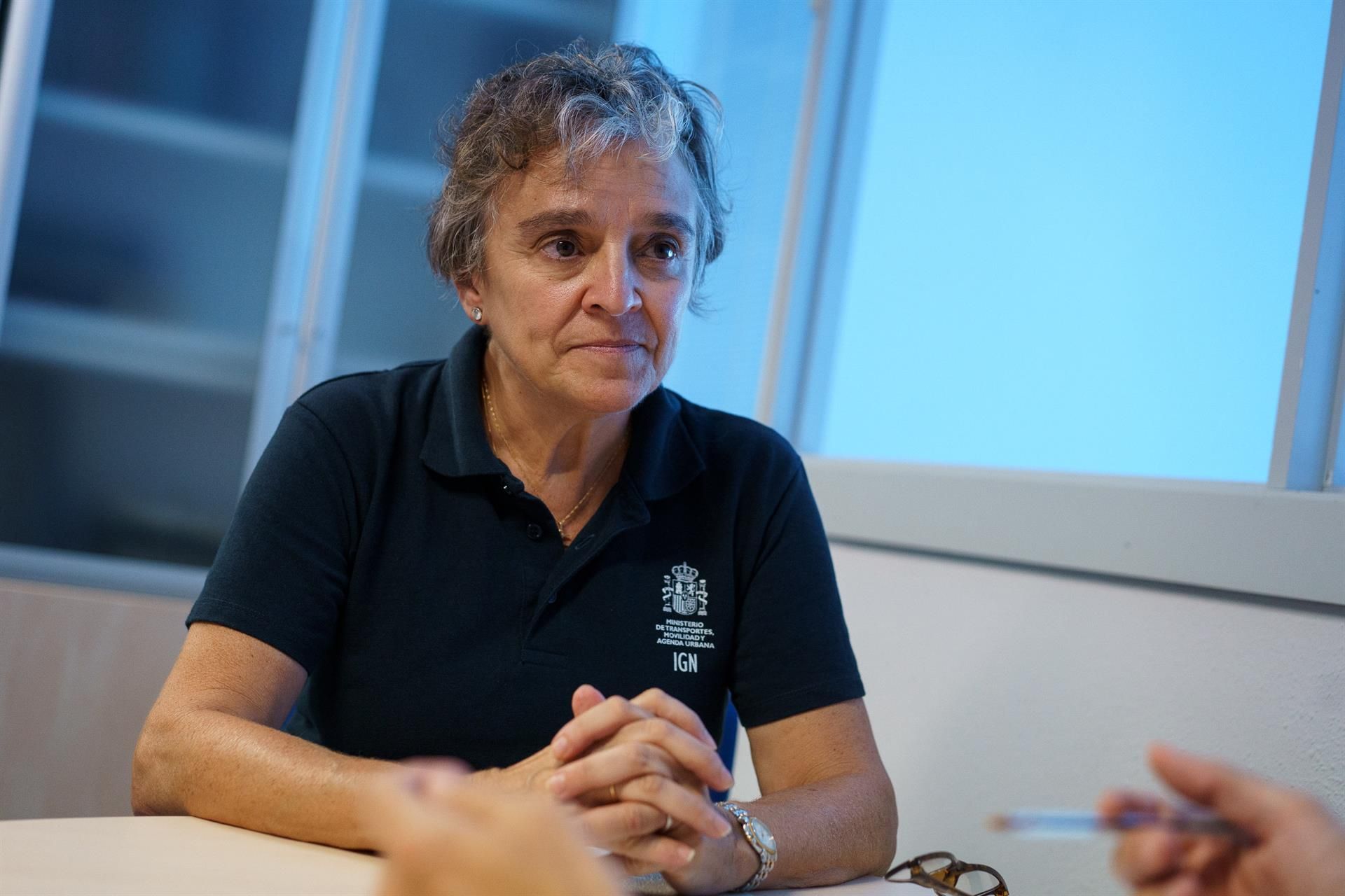 La directora del Instituto Geográfico Nacional (IGN) en Canarias y portavoz del comité científico durante la erupción de La Palma, María José Blanco, durante una entrevista con la Agencia Efe al cumplirse un año del estallido del volcán. EFE/Ramón de la Rocha
