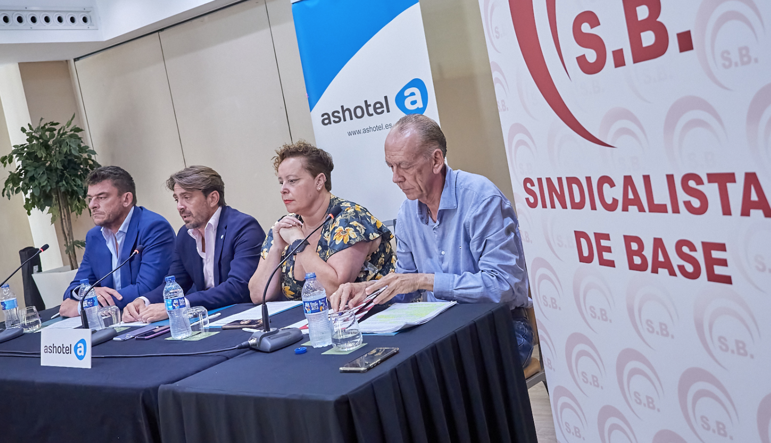 Ashotel y Sindicalistas de Base sellan el convenio provincial de hostelería./