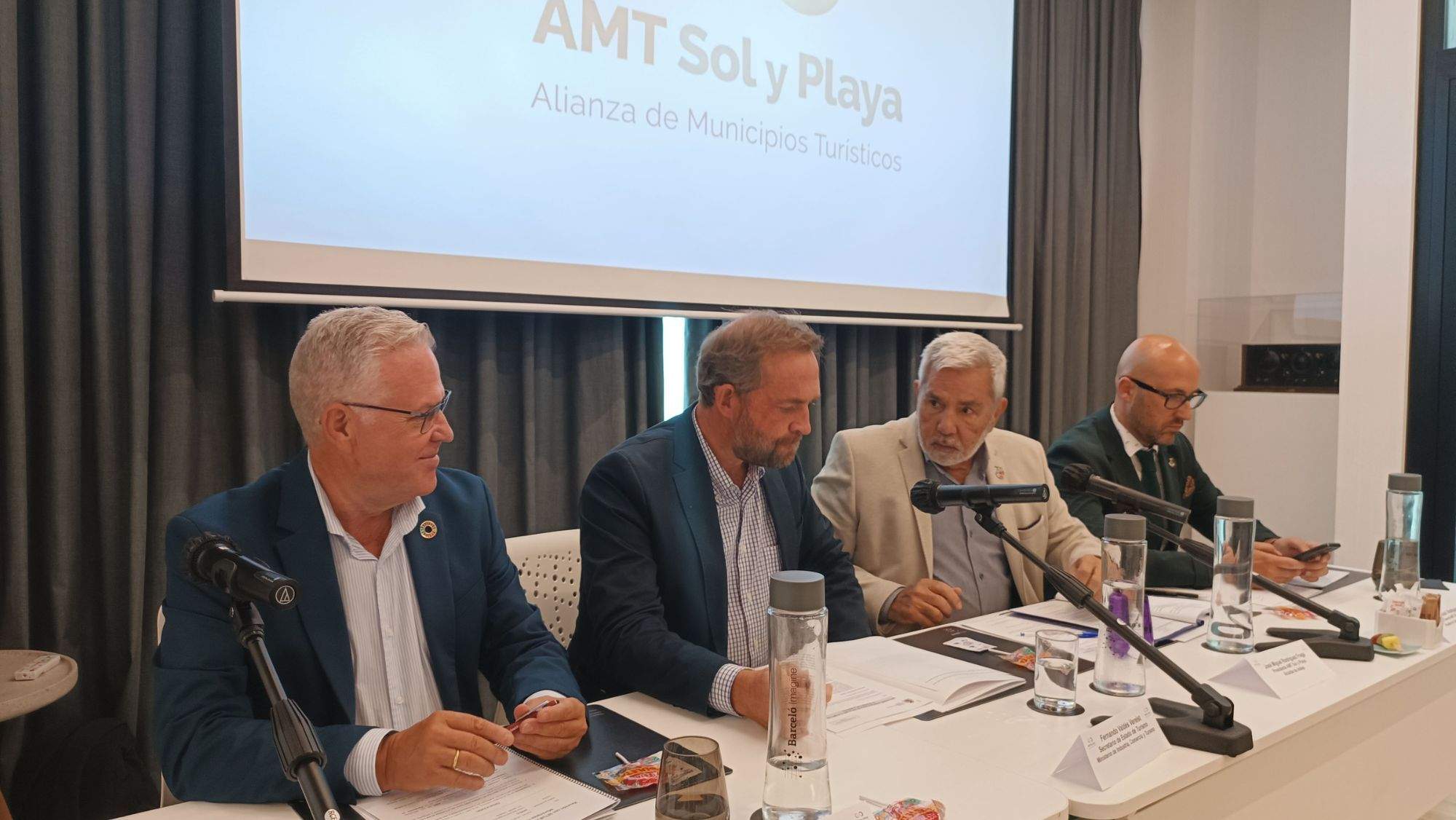 Encuentro de los municipios de la AMT Sol y Playa con el secretario de Estado de Turismo, Fernando Valdés, / Cedida