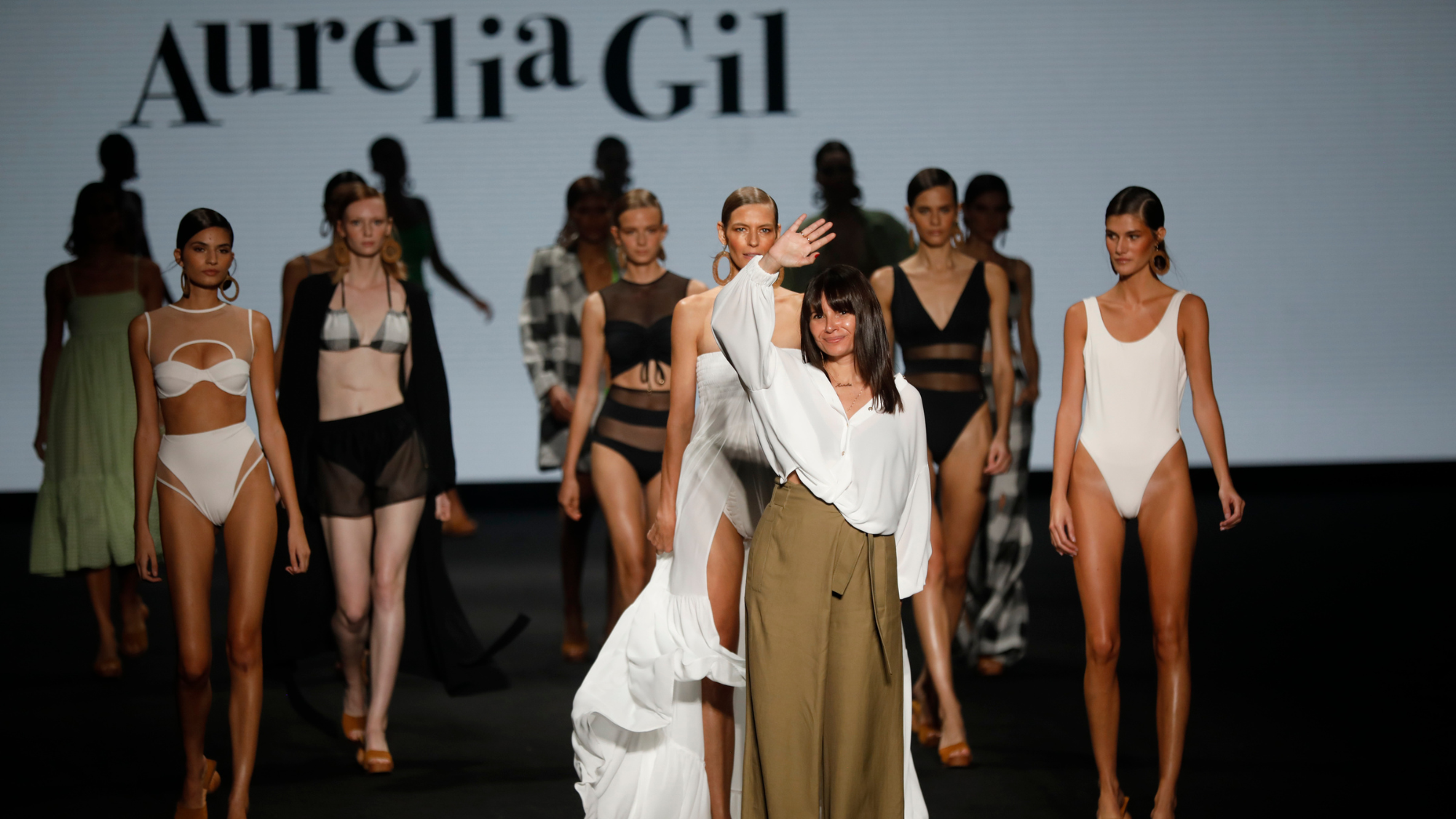 Aurelia Gil, tras presentar su colección en la Mercedes Benz Fashion Week Madrid. / EFE