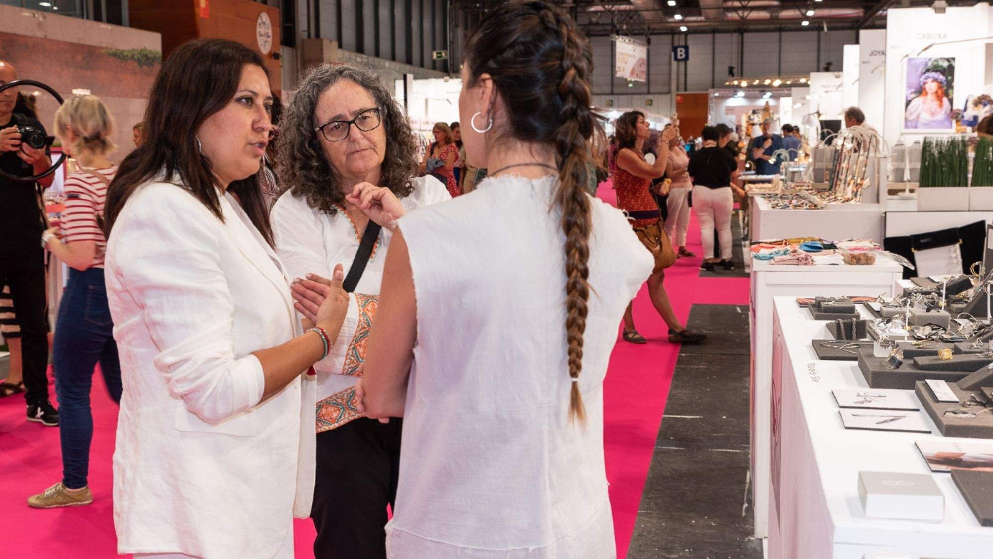 La consejera de Empleo y Desarrollo Socioeconómico, Carmen Luz Baso, valora las oportunidades de Tenerife Moda / Cedida