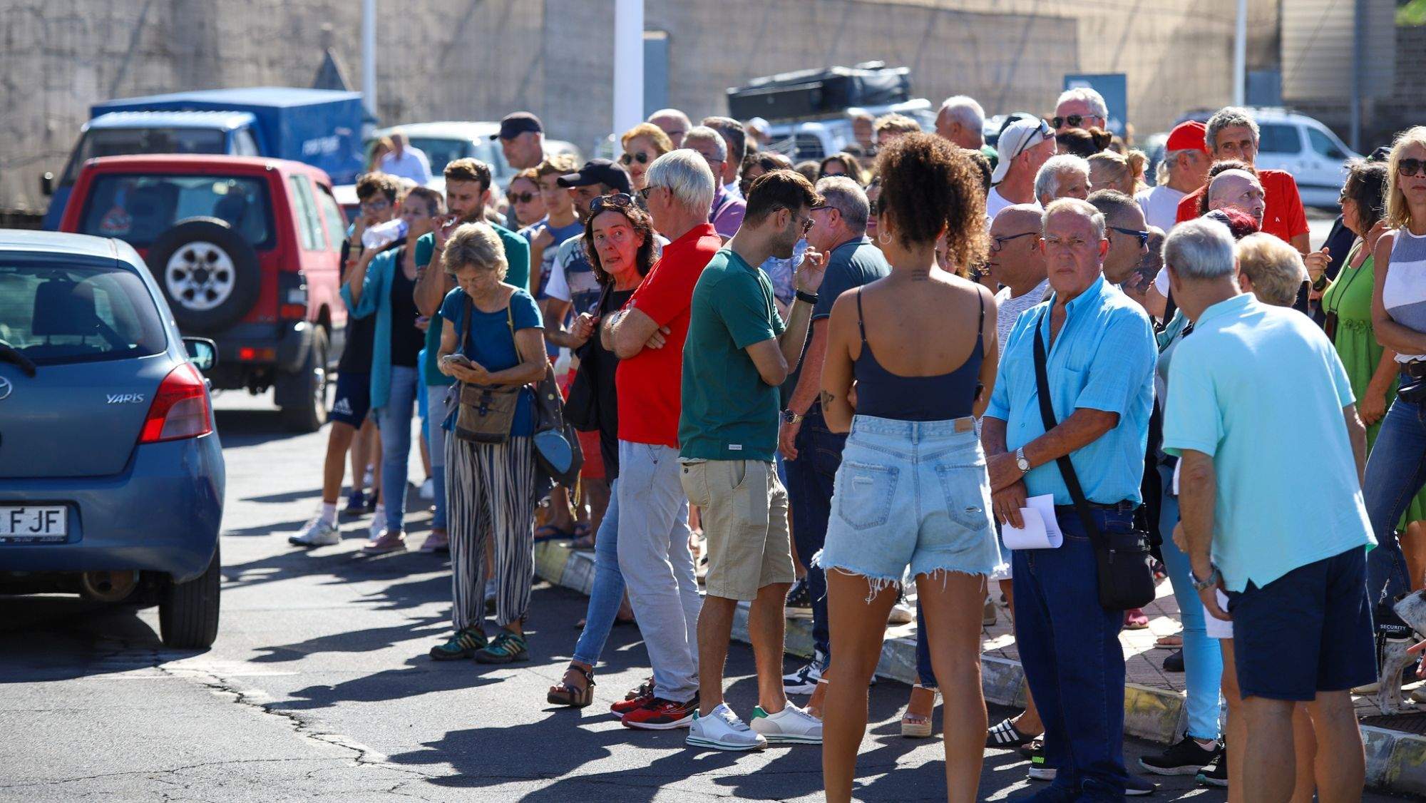 Vecinos de Puerto Naos y La Bombilla exigen soluciones a la administración para poder volver a sus viviendas. / Efe