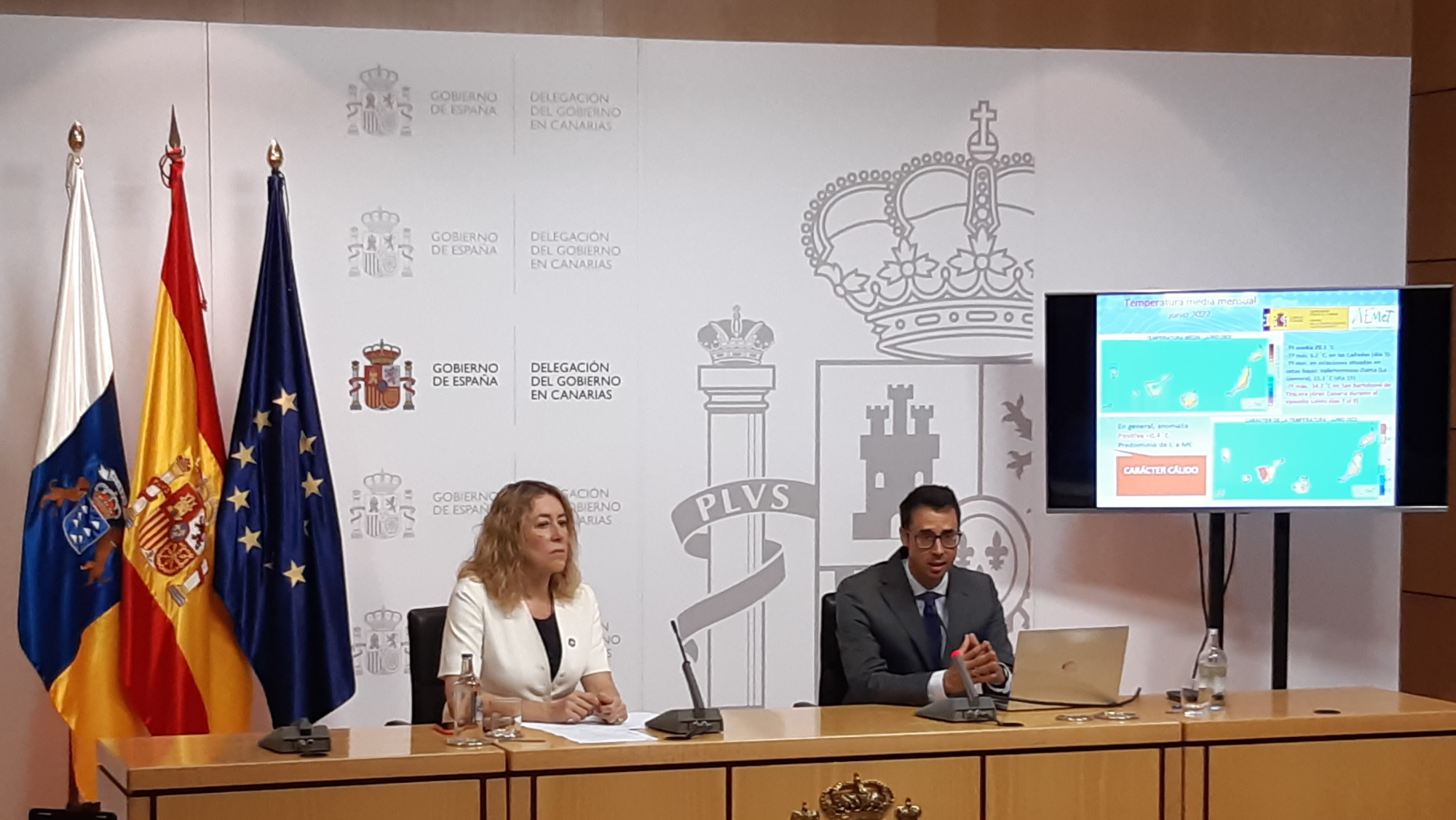 La subdelegada del Gobierno en Las Palmas, Teresa Mayans y el director de AEMET en Canarias, David Suárez.  / Delegación del Gobierno 