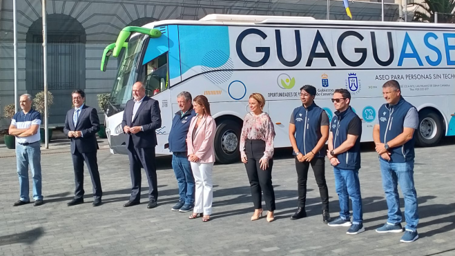 Presentación del vehículo de Guaguaseo, que da servicio a personas sin hogar en Canarias. Atlántico Hoy