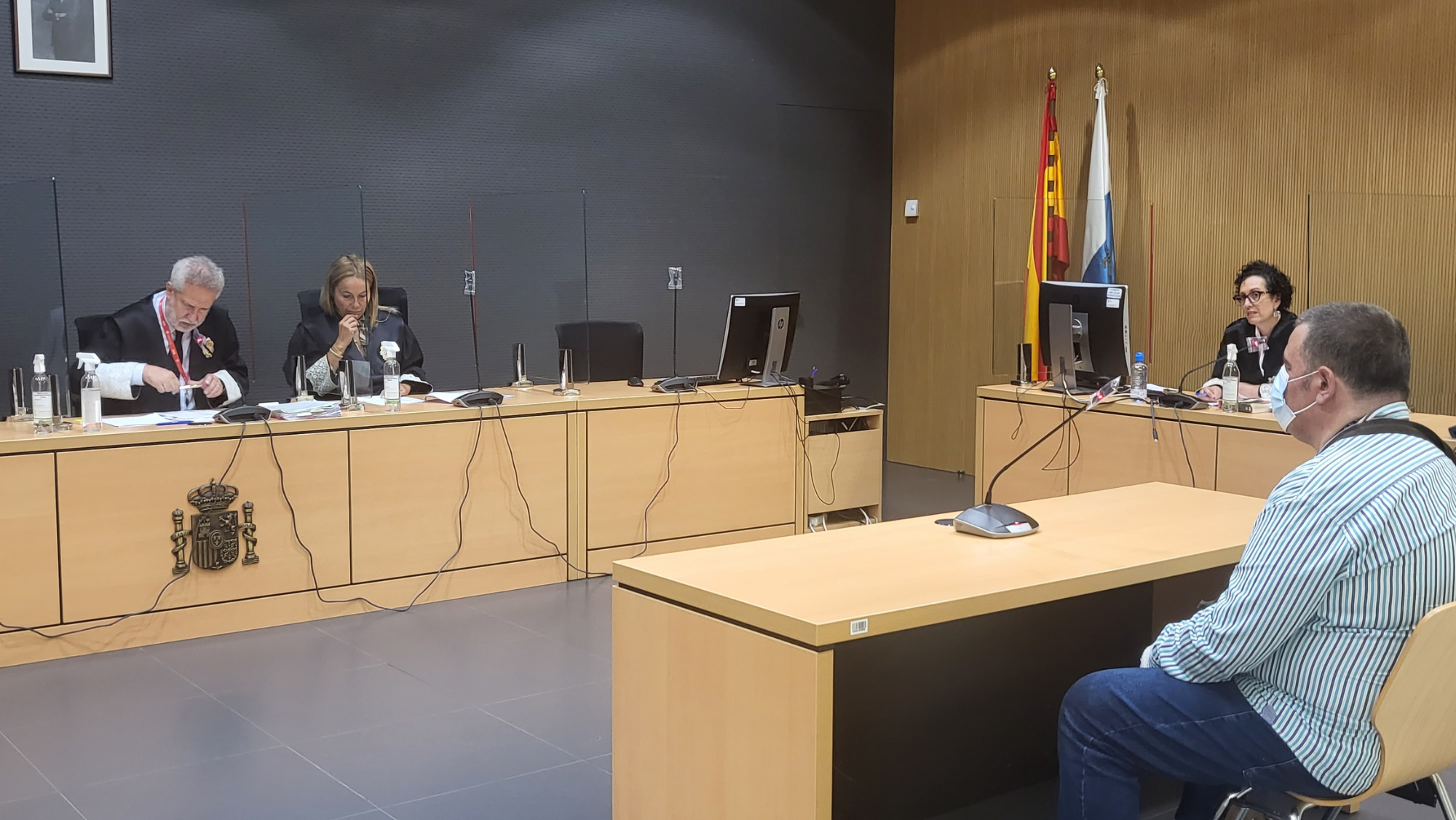 Los magistrados de la Sección Sexta de la Audiencia Provincial de Las Palmas, Emilio Moya y Oscarina Naranjo durante un juicio. / Atlántico Hoy