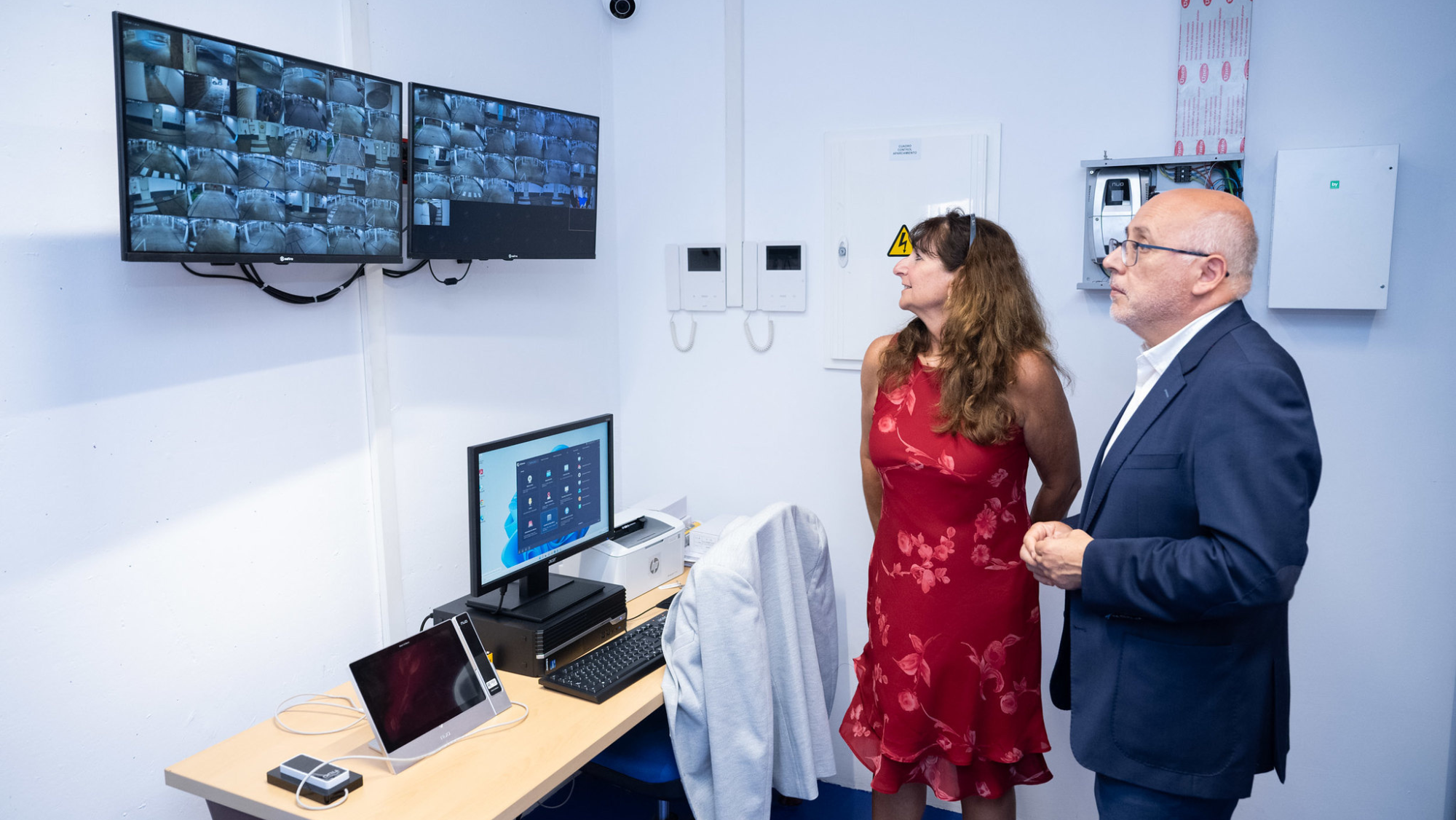 Concepción Monzón Navarro y Teodoro Sosa en el cese de la finca de Pico Viento. /Cedida