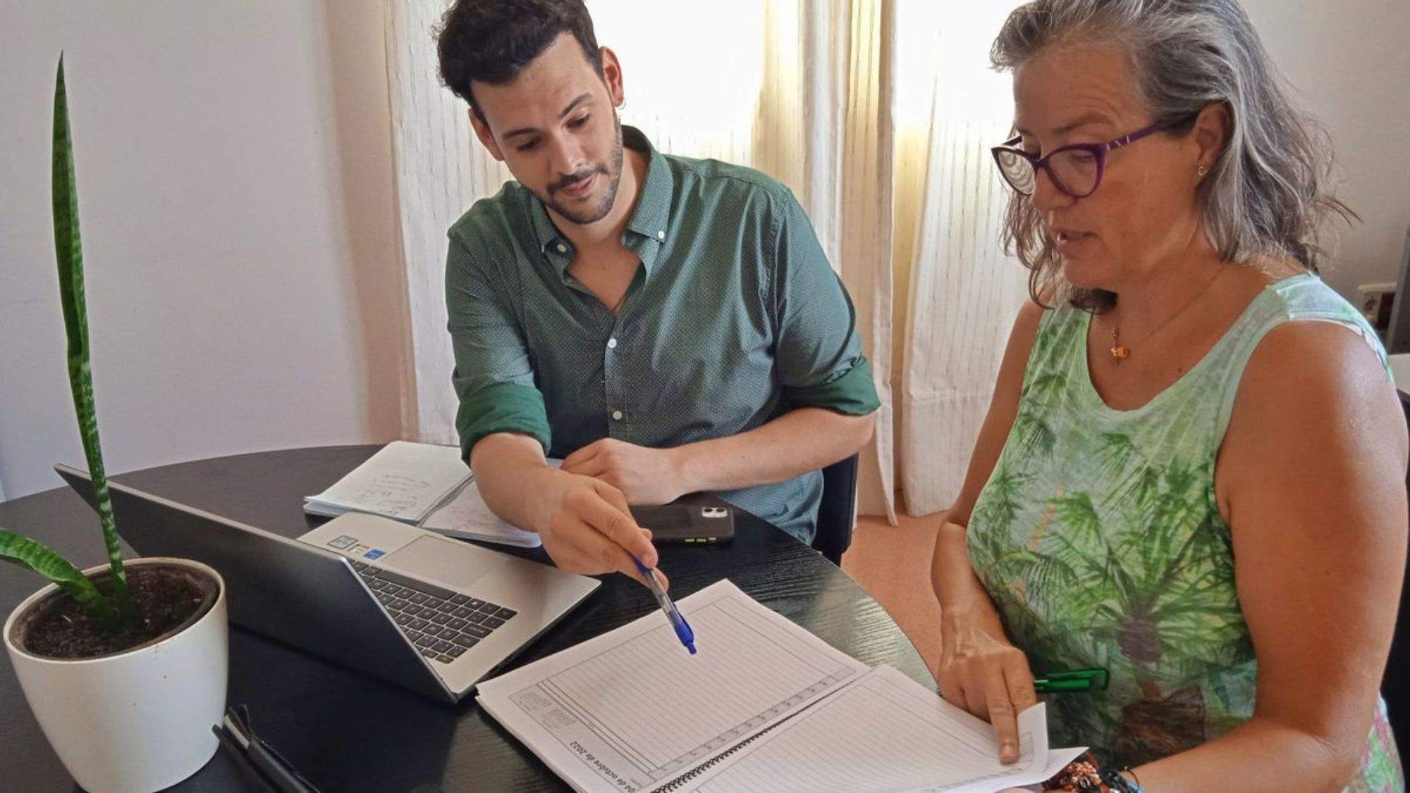 Javier Navarro Lasso, coordinador general de Más Canarias, y Esther Gómez Brodsky, coportavoz de Verdes Equo Canaria. / Cedidas