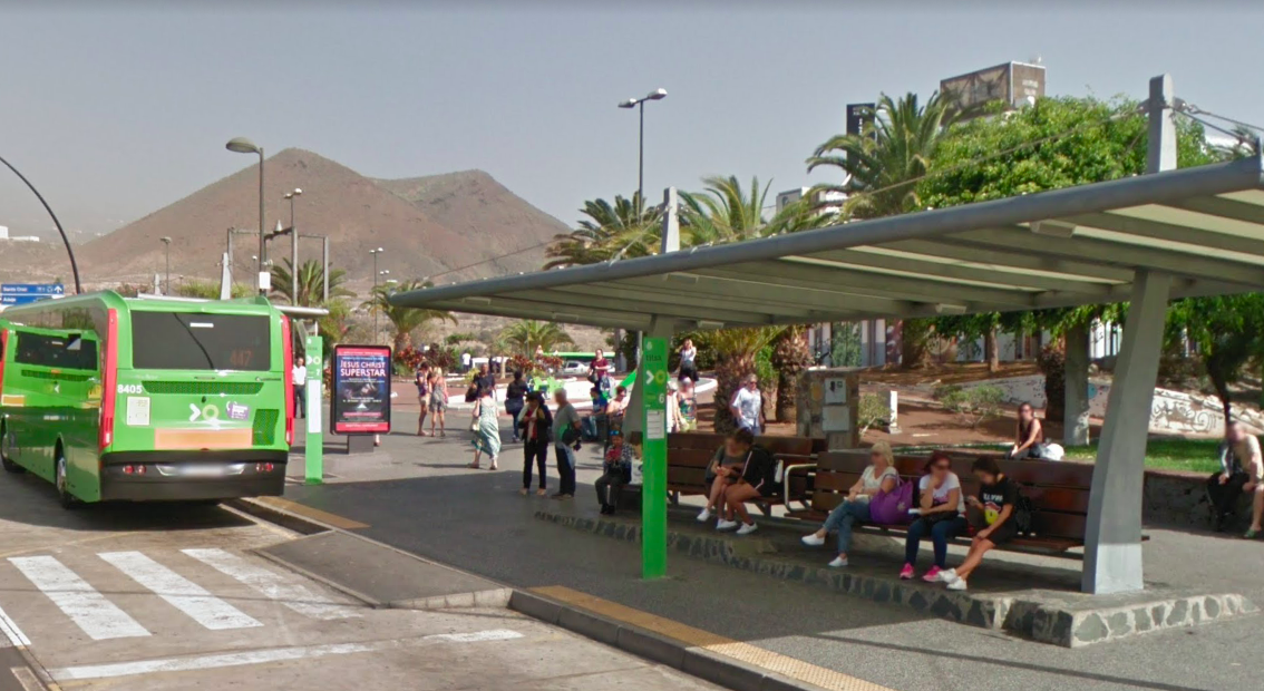 Imagen de la parada de guaguas de Los Cristianos. / Google 