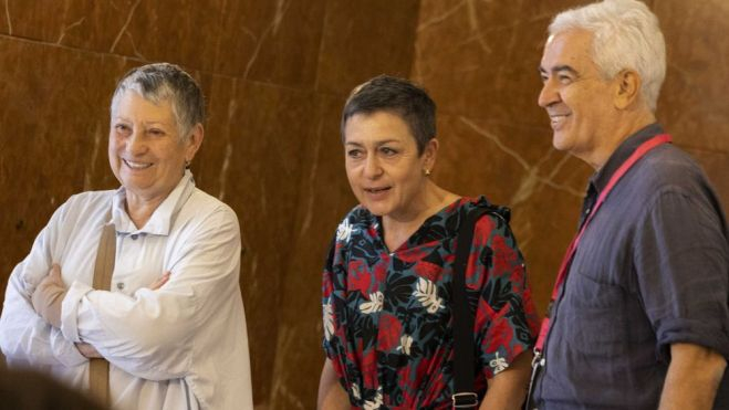 Liudmila Ulitskaya con su traductora y Basilio Baltasar. / Cati Cladera, Fundación Formentor