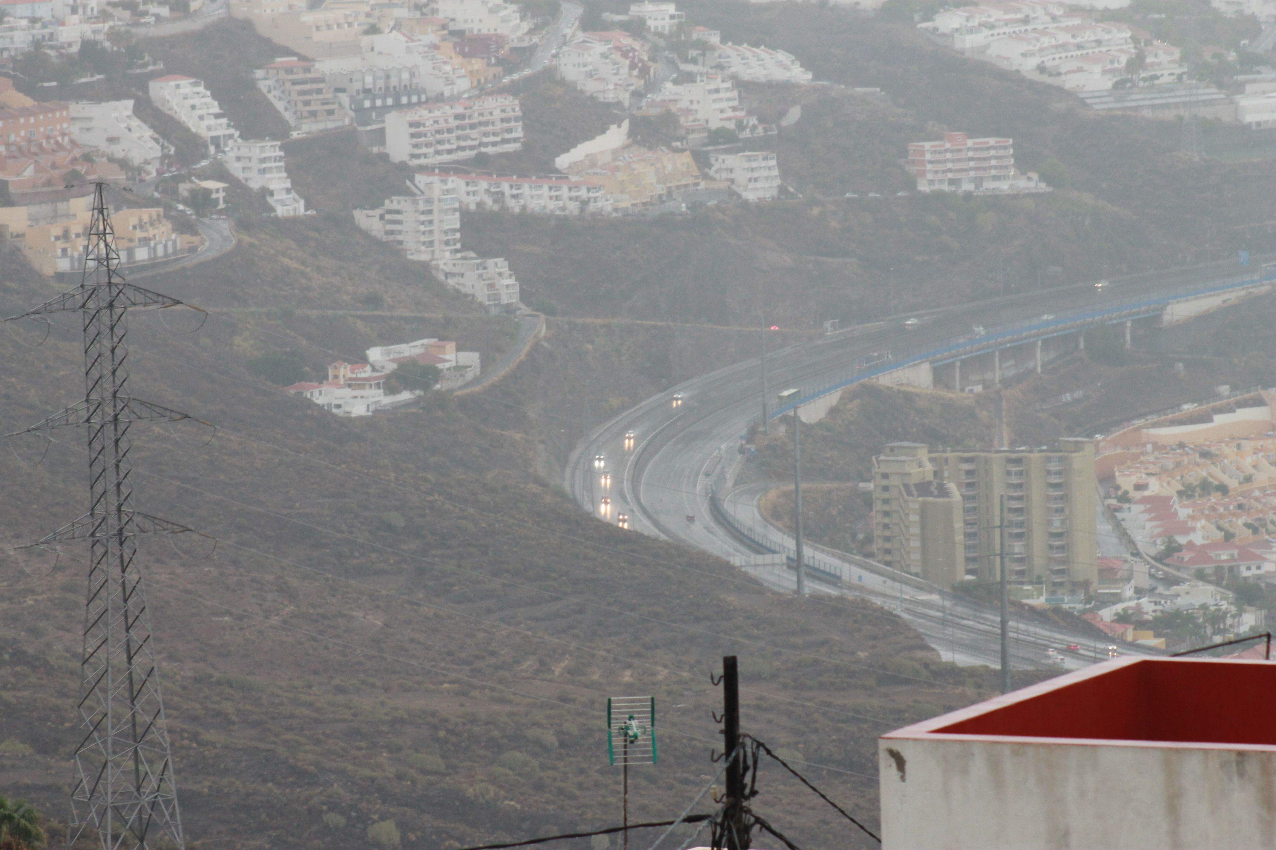 Lluvia en la autopista del sur de Tenerife. / Archivo Atlántico Hoy 